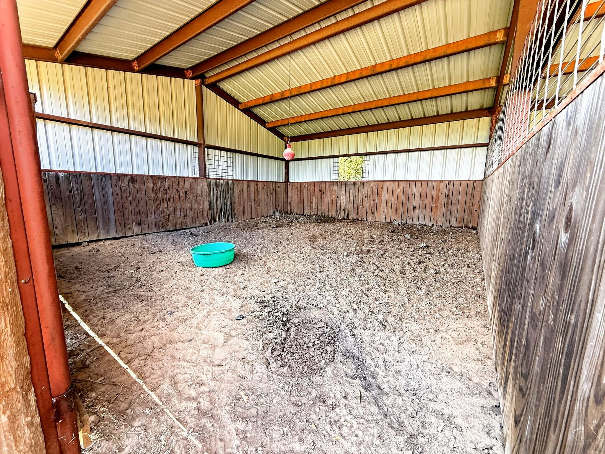 Single Family Residence For Sale in Kaufman County , 8023 Fm 429, Kaufman, Texas 75142, 3 Bedroom, 2 Bathroom, 2 Garage spaces, 2,065 Sqft, built in 2003, mls#21350410, Real Estate Agent in Kaufman, Homes For Sale in Kaufman county, Homes For Sale in Kaufman, Realtor in Kaufman Texas, Real Estate Brokerage Independent Realty Texas, Luminita Cordes Realtor