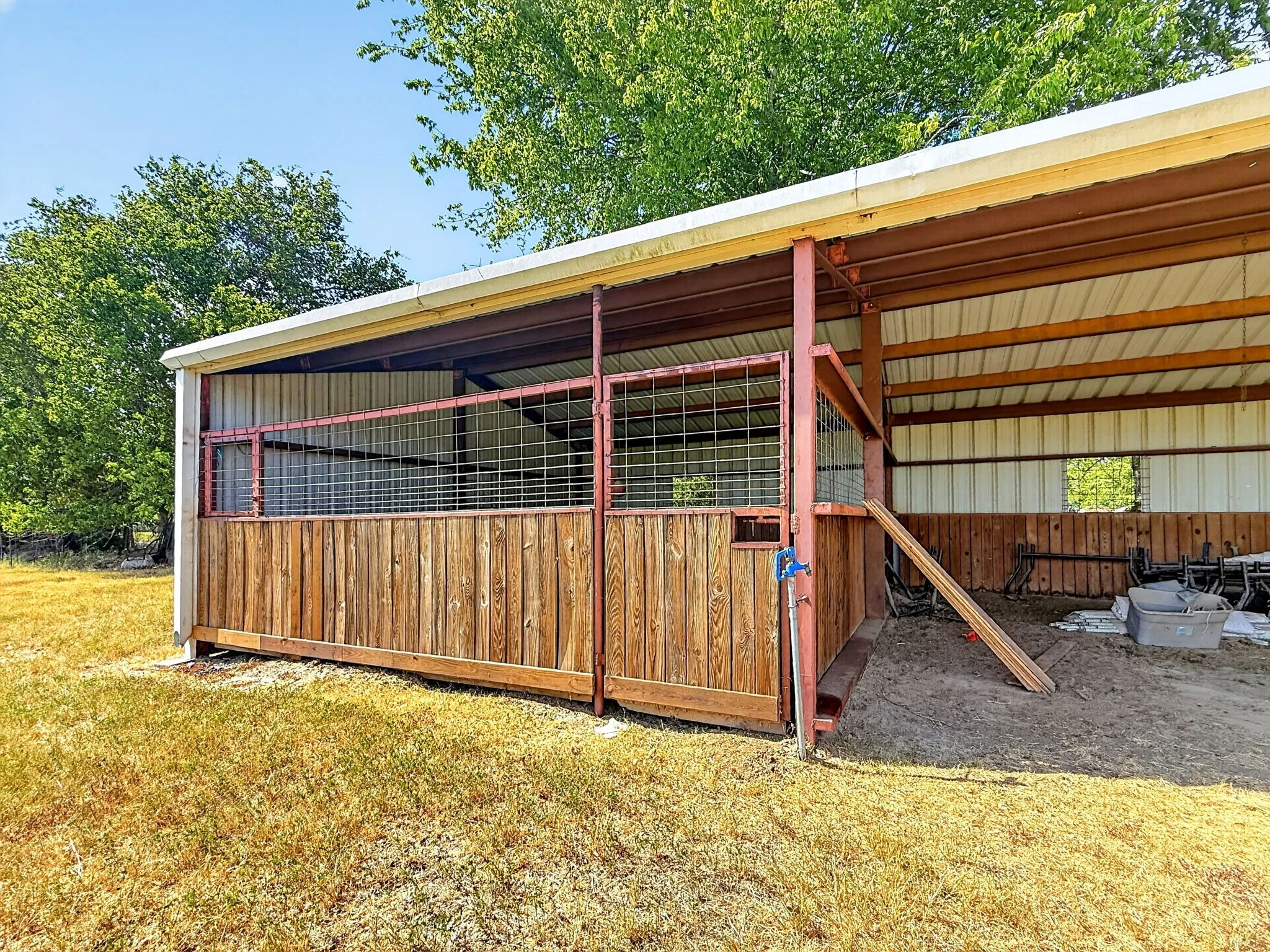 Single Family Residence For Sale in Kaufman County , 8023 Fm 429, Kaufman, Texas 75142, 3 Bedroom, 2 Bathroom, 2 Garage spaces, 2,065 Sqft, built in 2003, mls#21350410, Real Estate Agent in Kaufman, Homes For Sale in Kaufman county, Homes For Sale in Kaufman, Realtor in Kaufman Texas, Real Estate Brokerage Independent Realty Texas, Luminita Cordes Realtor