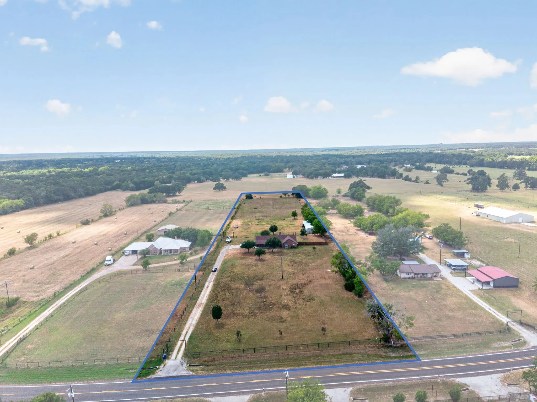 Single Family Residence For Sale in Kaufman County , 8023 Fm 429, Kaufman, Texas 75142, 3 Bedroom, 2 Bathroom, 2 Garage spaces, 2,065 Sqft, built in 2003, mls#21350410, Real Estate Agent in Kaufman, Homes For Sale in Kaufman county, Homes For Sale in Kaufman, Realtor in Kaufman Texas, Real Estate Brokerage Independent Realty Texas, Luminita Cordes Realtor