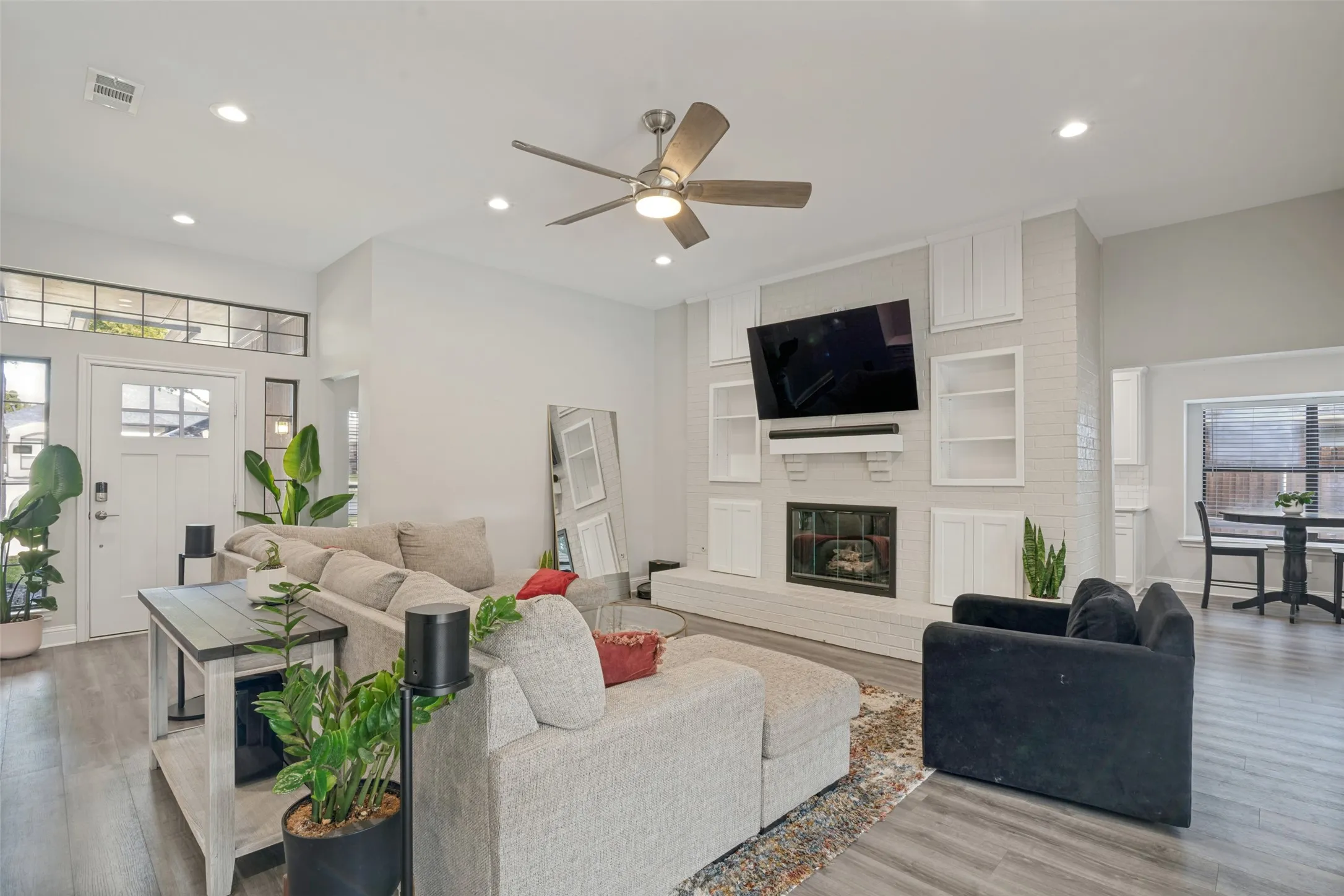Upon entering, you have your living room with fireplace and coziness