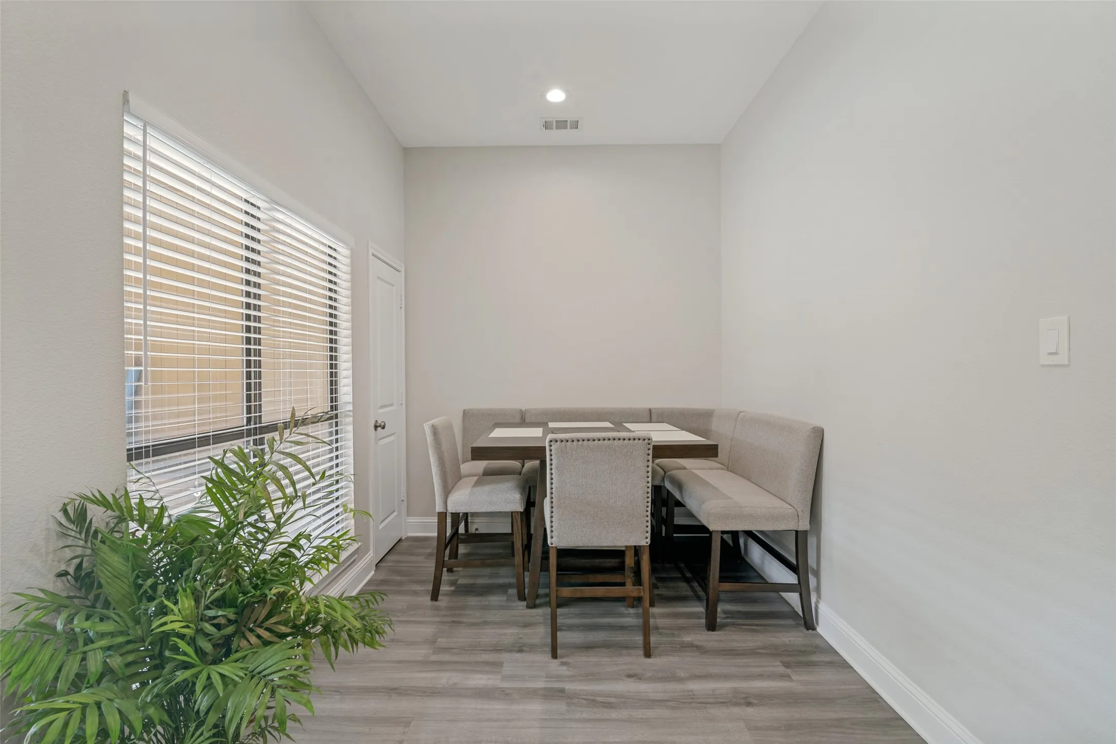 Single Family Residence For Rent in Collin County , 3313 Darion Lane, Plano, Texas 75093, 3 Bedroom, 2 Bathroom, 2 Garage spaces, 1,833 Sqft, built in 1983, mls#21357247, Real Estate Agent in Plano, Homes For Rent in Collin county, Homes For Rent in Plano, Realtor in Plano Texas, Real Estate Brokerage Independent Realty Texas, Luminita Cordes Realtor