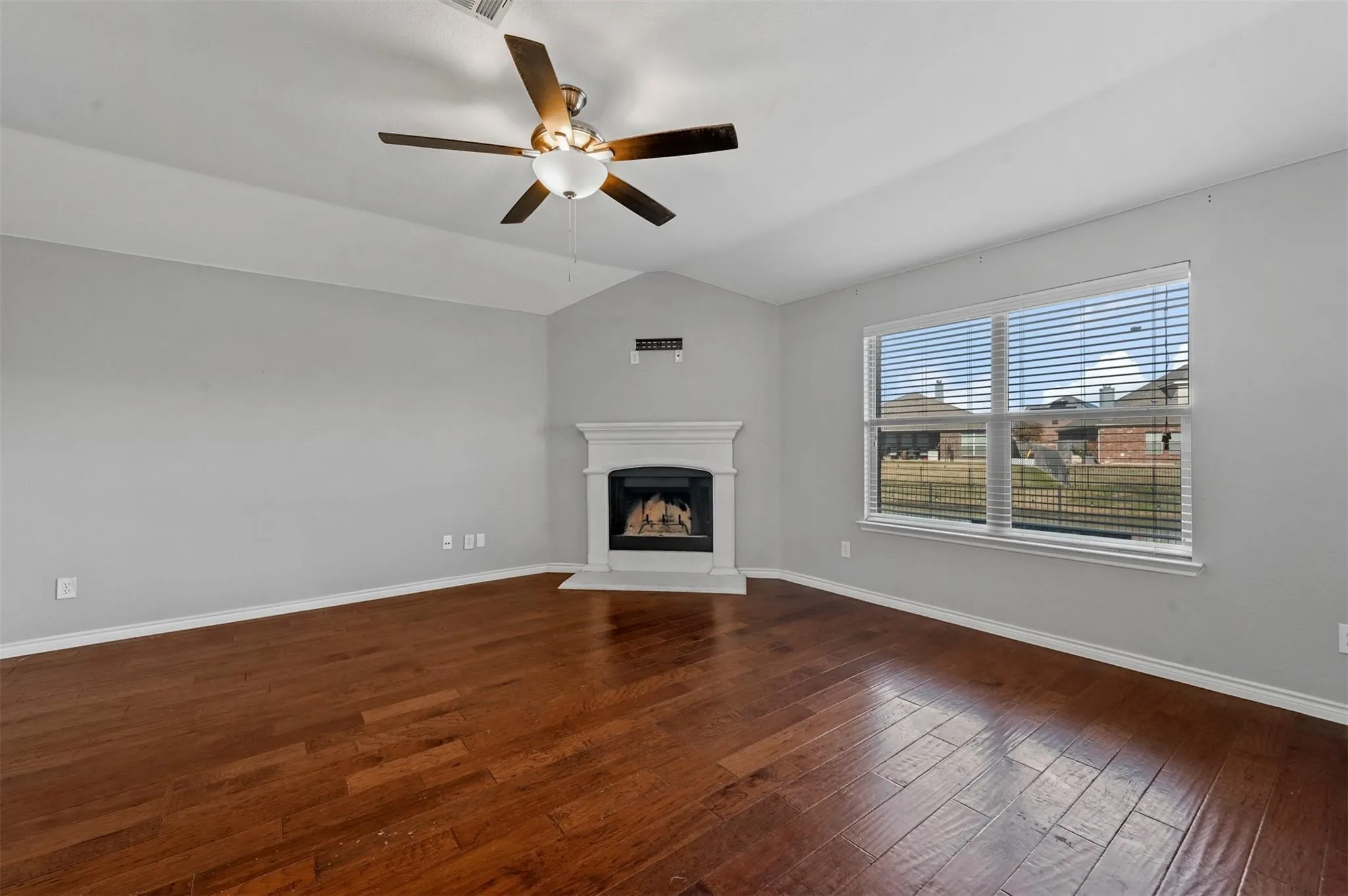 Single Family Residence For Rent in Denton County , 5590 Manitou Drive, Prosper, Texas 75078, 4 Bedroom, 2 Bathroom, 2 Garage spaces, 2,180 Sqft, built in 2009, mls#21358305, Real Estate Agent in Prosper, Homes For Rent in Denton county, Homes For Rent in Prosper, Realtor in Prosper Texas, Real Estate Brokerage Independent Realty Texas, Luminita Cordes Realtor