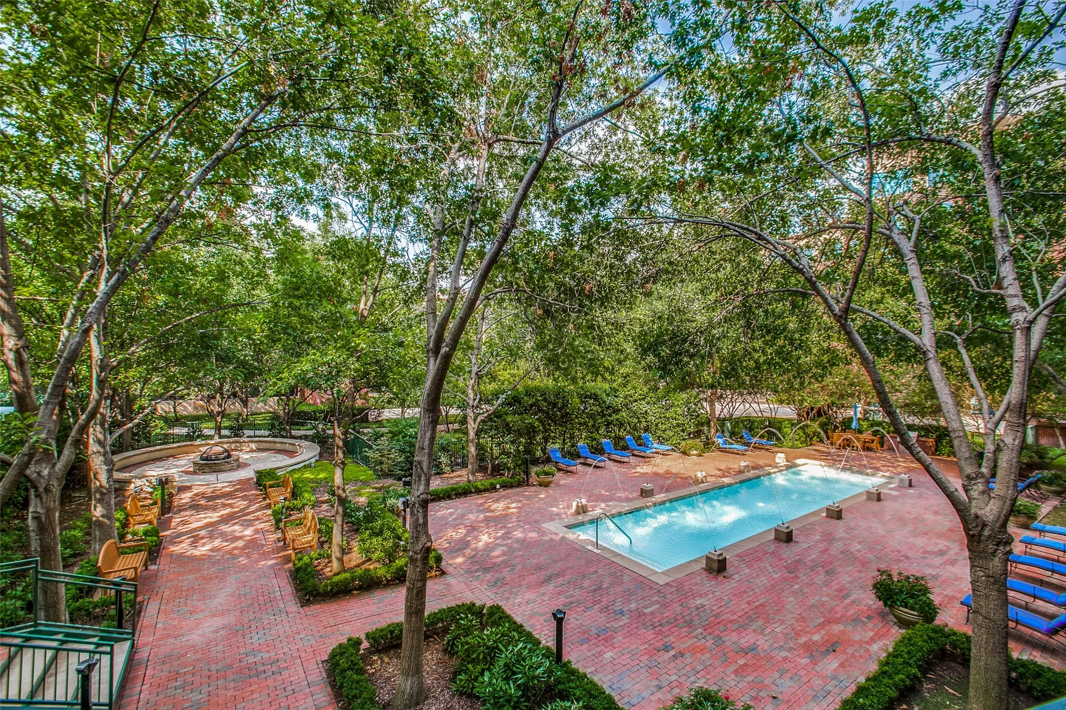 Condominium For Sale in Dallas County , 5055 Addison Circle 423, Addison, Texas 75001, 2 Bedroom, 2 Bathroom, 2 Garage spaces, 1,979 Sqft, built in 2000, mls#21358256, Real Estate Agent in Addison, Homes For Sale in Dallas county, Homes For Sale in Addison, Realtor in Addison Texas, Real Estate Brokerage Independent Realty Texas, Luminita Cordes Realtor
