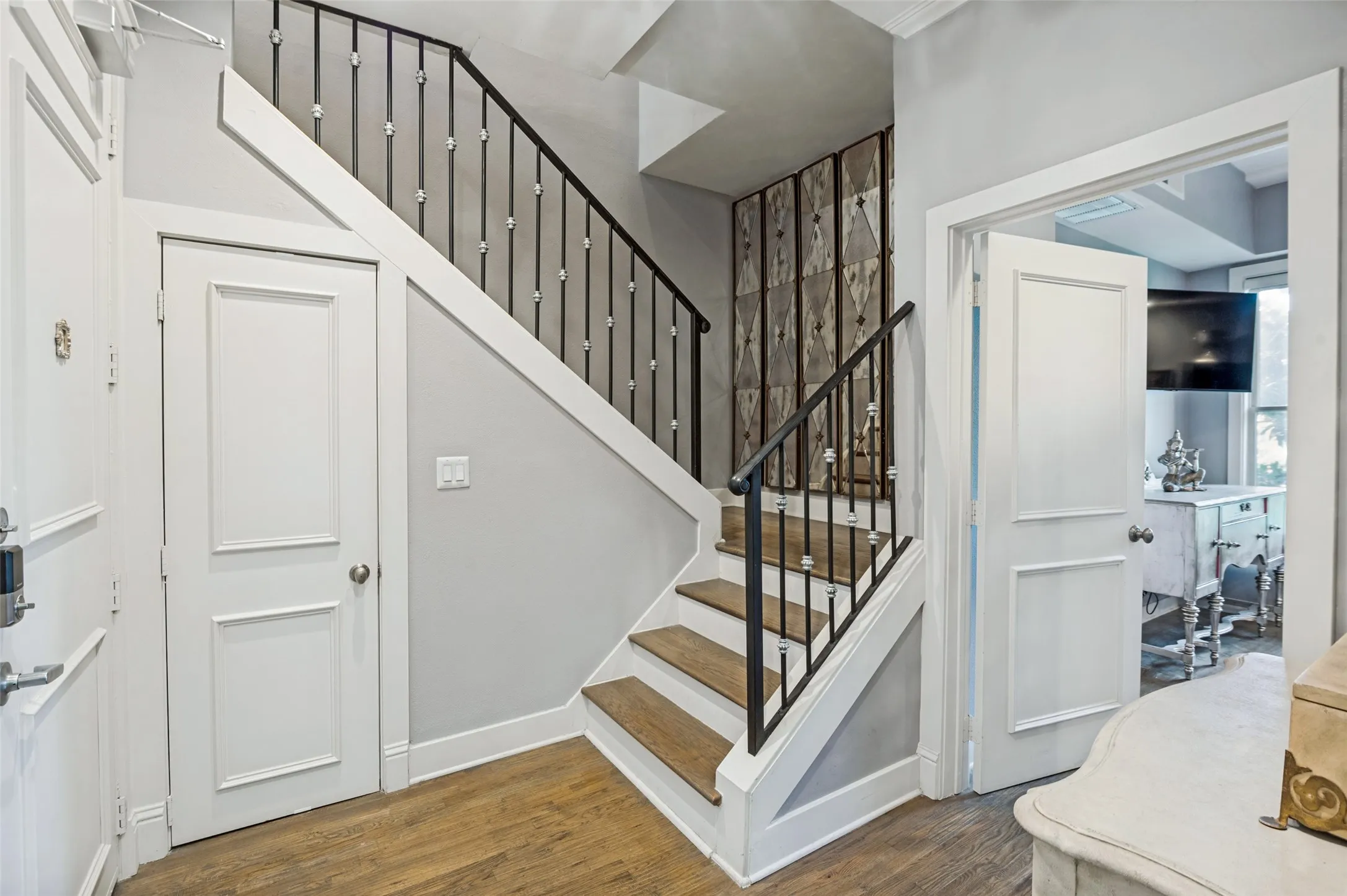 Condominium For Sale in Dallas County , 5055 Addison Circle 423, Addison, Texas 75001, 2 Bedroom, 2 Bathroom, 2 Garage spaces, 1,979 Sqft, built in 2000, mls#21358256, Real Estate Agent in Addison, Homes For Sale in Dallas county, Homes For Sale in Addison, Realtor in Addison Texas, Real Estate Brokerage Independent Realty Texas, Luminita Cordes Realtor