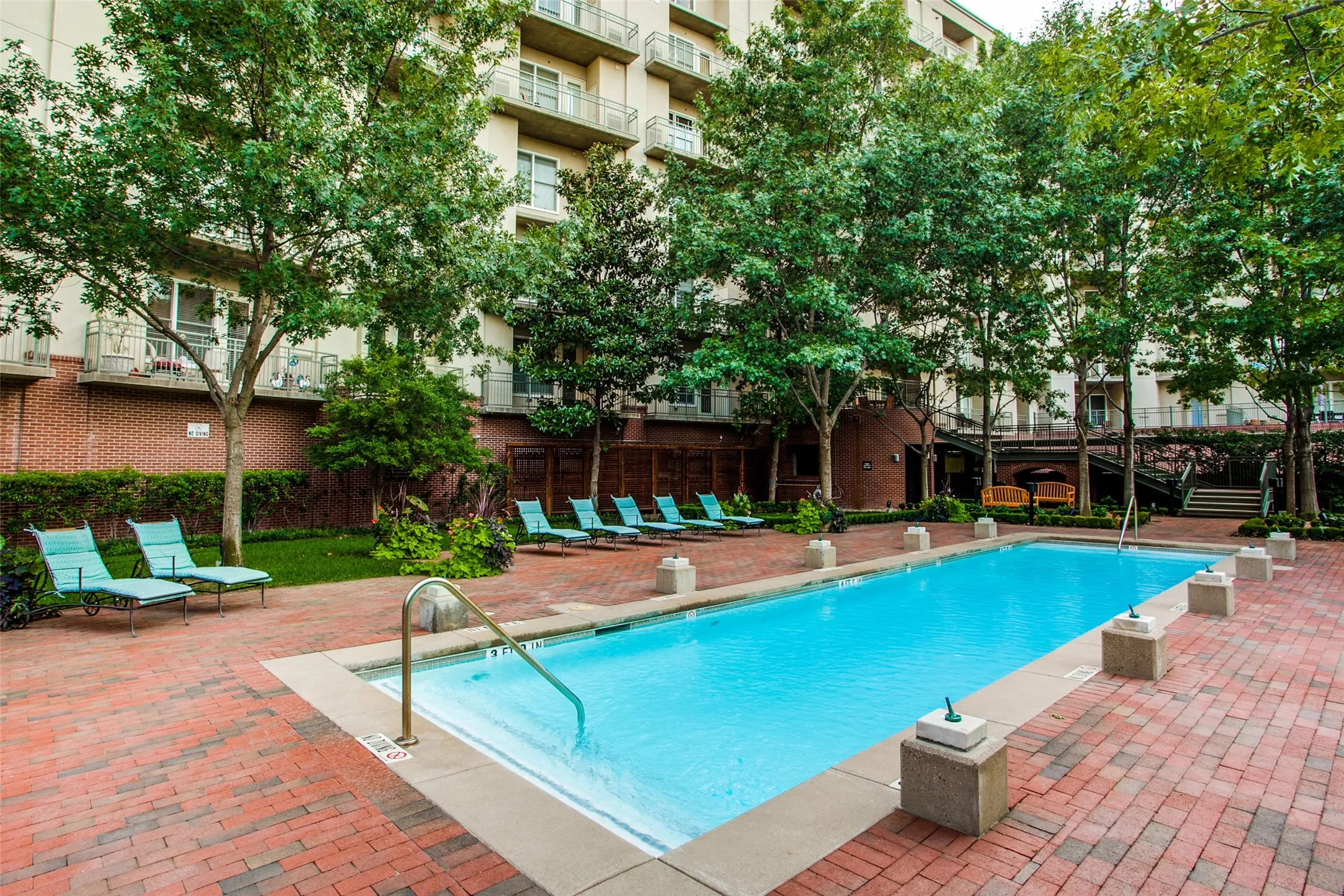 Condominium For Sale in Dallas County , 5055 Addison Circle 423, Addison, Texas 75001, 2 Bedroom, 2 Bathroom, 2 Garage spaces, 1,979 Sqft, built in 2000, mls#21358256, Real Estate Agent in Addison, Homes For Sale in Dallas county, Homes For Sale in Addison, Realtor in Addison Texas, Real Estate Brokerage Independent Realty Texas, Luminita Cordes Realtor