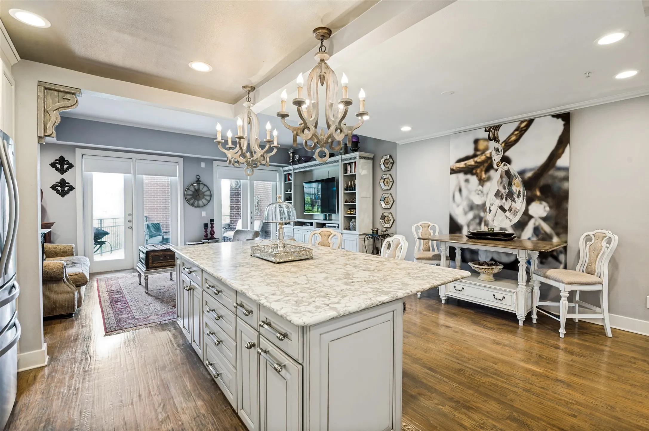 Condominium For Sale in Dallas County , 5055 Addison Circle 423, Addison, Texas 75001, 2 Bedroom, 2 Bathroom, 2 Garage spaces, 1,979 Sqft, built in 2000, mls#21358256, Real Estate Agent in Addison, Homes For Sale in Dallas county, Homes For Sale in Addison, Realtor in Addison Texas, Real Estate Brokerage Independent Realty Texas, Luminita Cordes Realtor