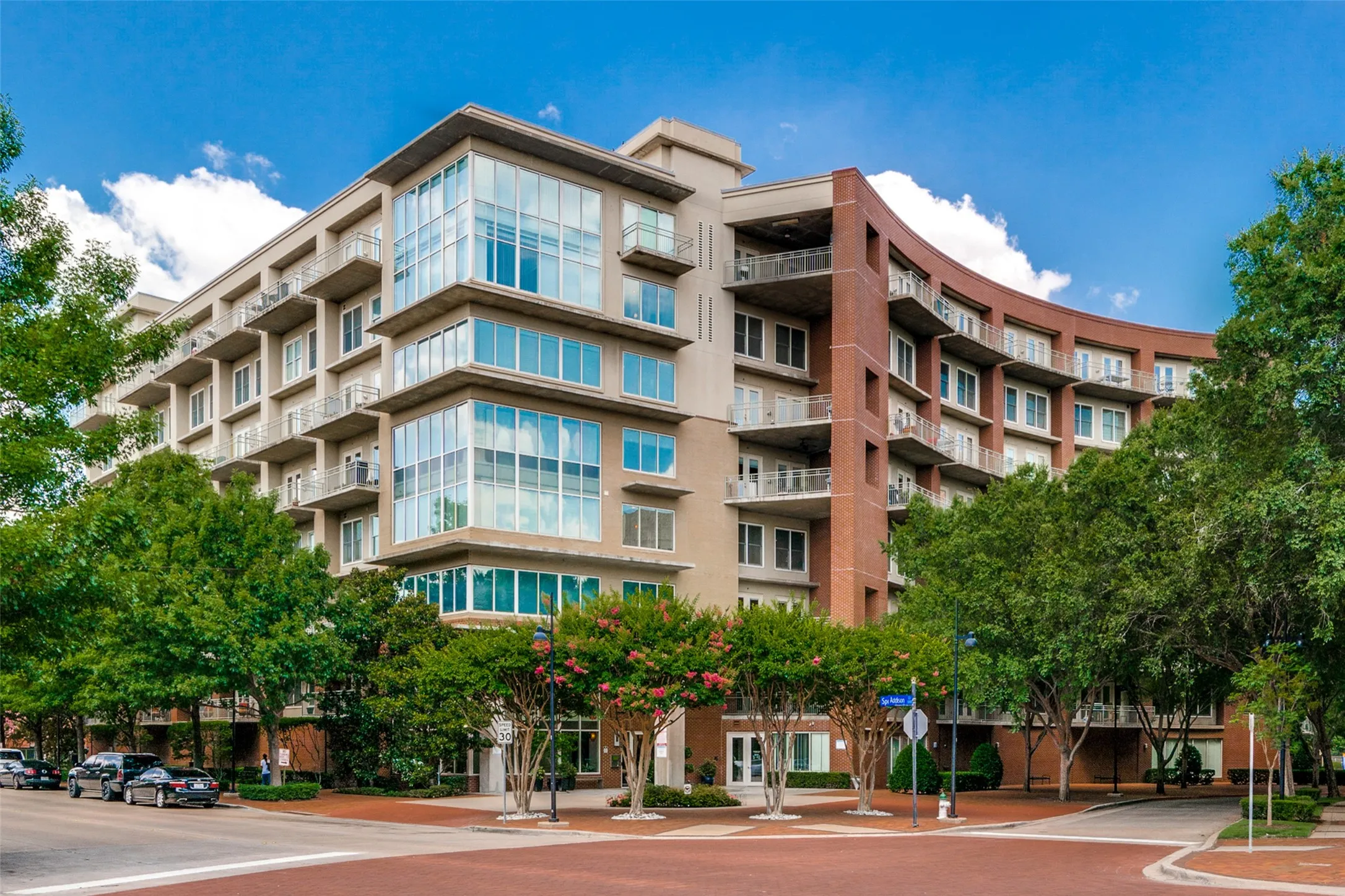 Condominium For Sale in Dallas County , 5055 Addison Circle 423, Addison, Texas 75001, 2 Bedroom, 2 Bathroom, 2 Garage spaces, 1,979 Sqft, built in 2000, mls#21358256, Real Estate Agent in Addison, Homes For Sale in Dallas county, Homes For Sale in Addison, Realtor in Addison Texas, Real Estate Brokerage Independent Realty Texas, Luminita Cordes Realtor