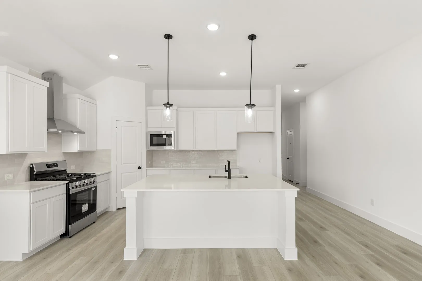 11. 3413 Running Springs - Kitchen