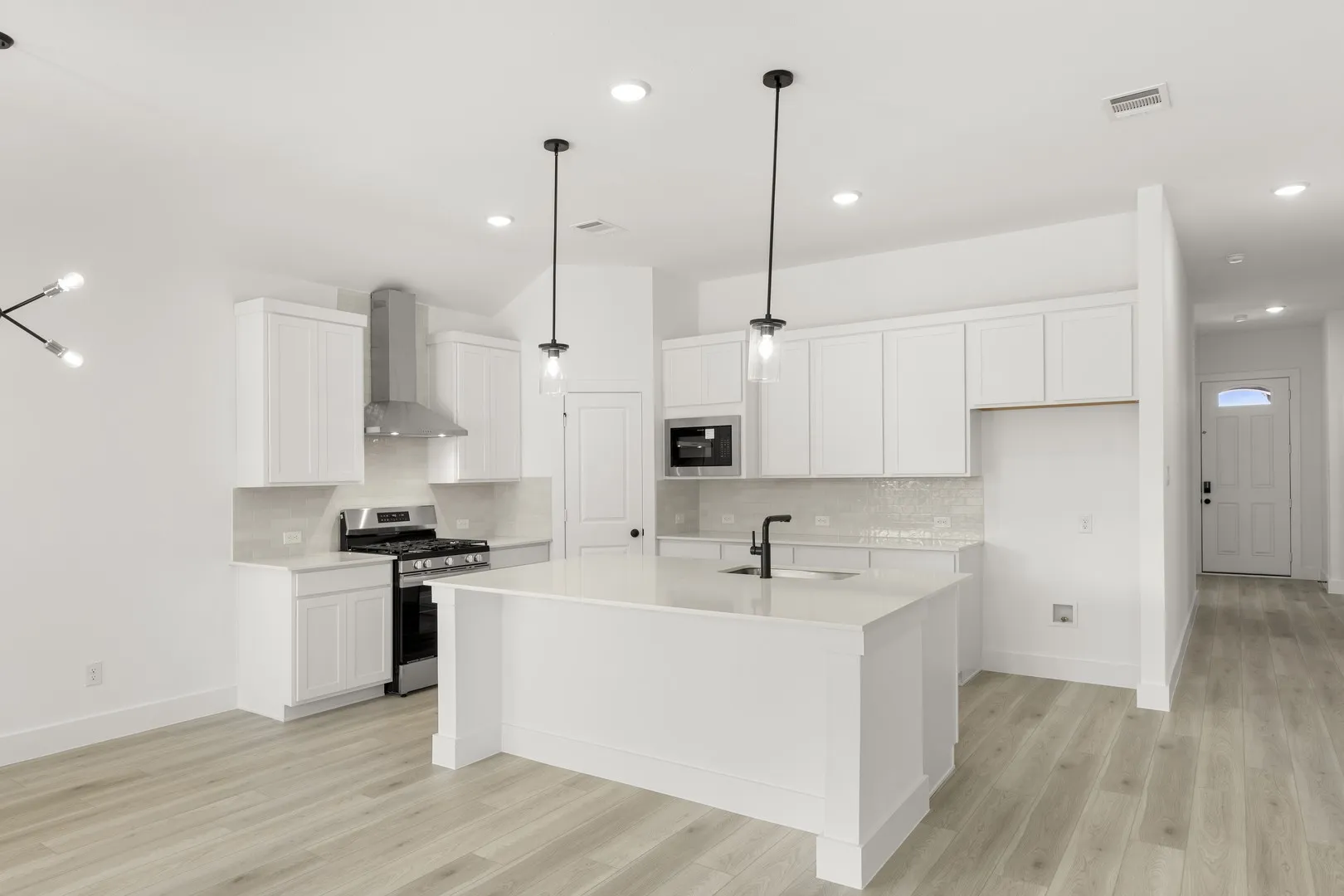12. 3413 Running Springs - Kitchen (2)