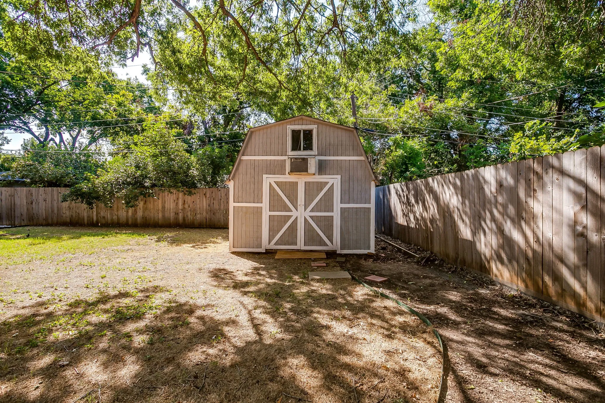 Single Family Residence For Sale in Tarrant County , 5817 Trail Lake Drive, Fort Worth, Texas 76133, 3 Bedroom, 2 Bathroom, 2 Garage spaces, 1,976 Sqft, built in 1958, mls#21349806, Real Estate Agent in Fort Worth, Homes For Sale in Tarrant county, Homes For Sale in Fort Worth, Realtor in Fort Worth Texas, Real Estate Brokerage Independent Realty Texas, Luminita Cordes Realtor