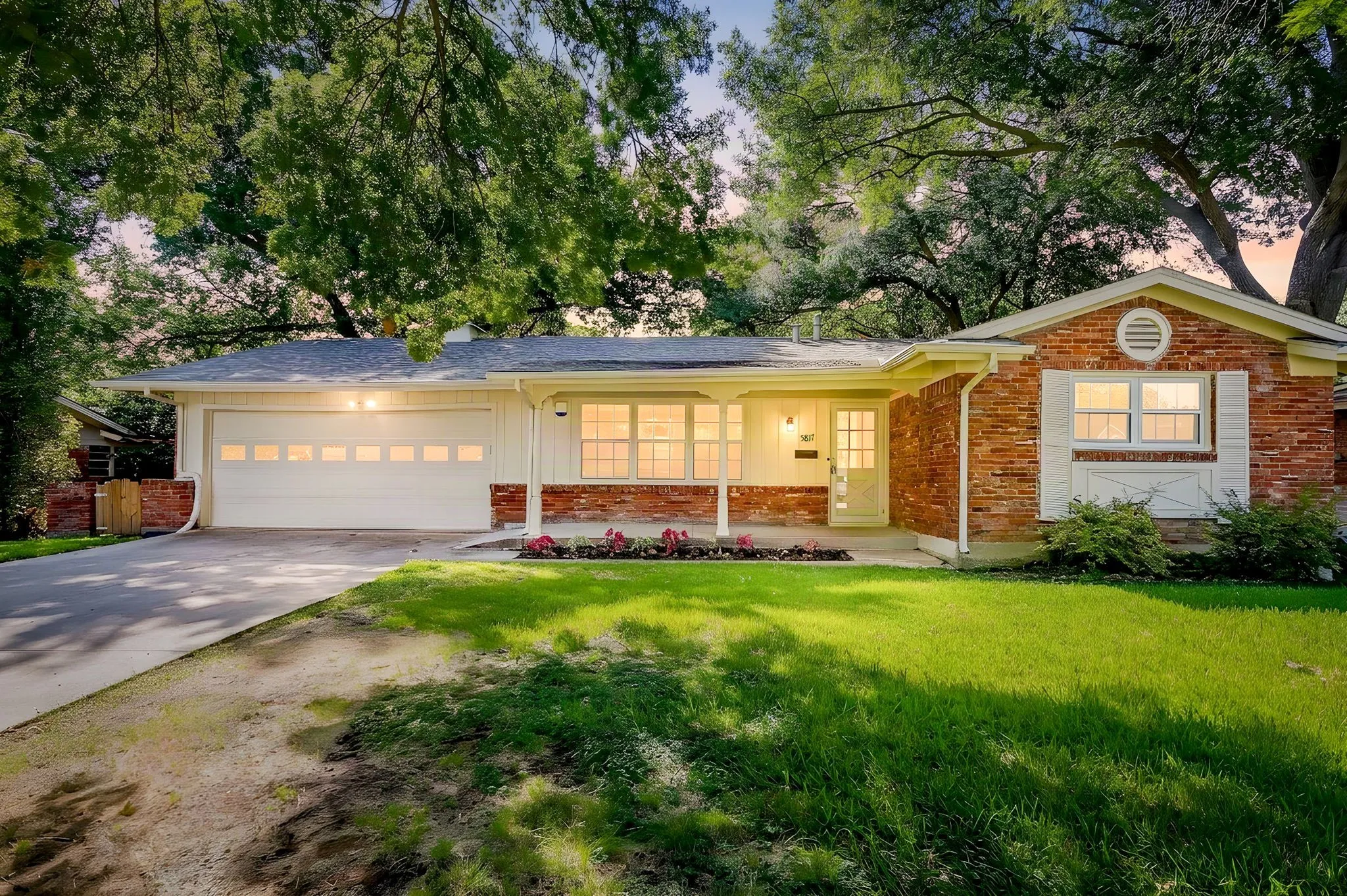 Single Family Residence For Sale in Tarrant County , 5817 Trail Lake Drive, Fort Worth, Texas 76133, 3 Bedroom, 2 Bathroom, 2 Garage spaces, 1,976 Sqft, built in 1958, mls#21349806, Real Estate Agent in Fort Worth, Homes For Sale in Tarrant county, Homes For Sale in Fort Worth, Realtor in Fort Worth Texas, Real Estate Brokerage Independent Realty Texas, Luminita Cordes Realtor