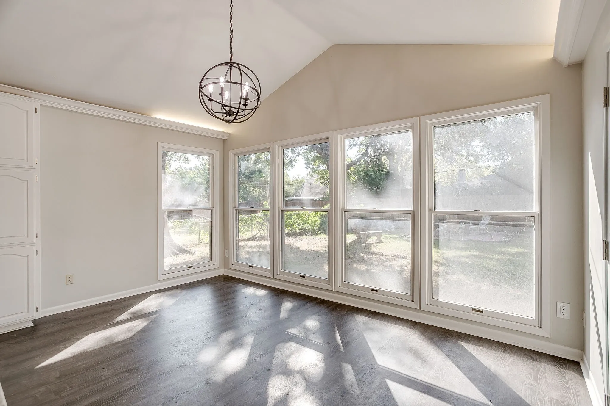 Single Family Residence For Sale in Tarrant County , 5817 Trail Lake Drive, Fort Worth, Texas 76133, 3 Bedroom, 2 Bathroom, 2 Garage spaces, 1,976 Sqft, built in 1958, mls#21349806, Real Estate Agent in Fort Worth, Homes For Sale in Tarrant county, Homes For Sale in Fort Worth, Realtor in Fort Worth Texas, Real Estate Brokerage Independent Realty Texas, Luminita Cordes Realtor