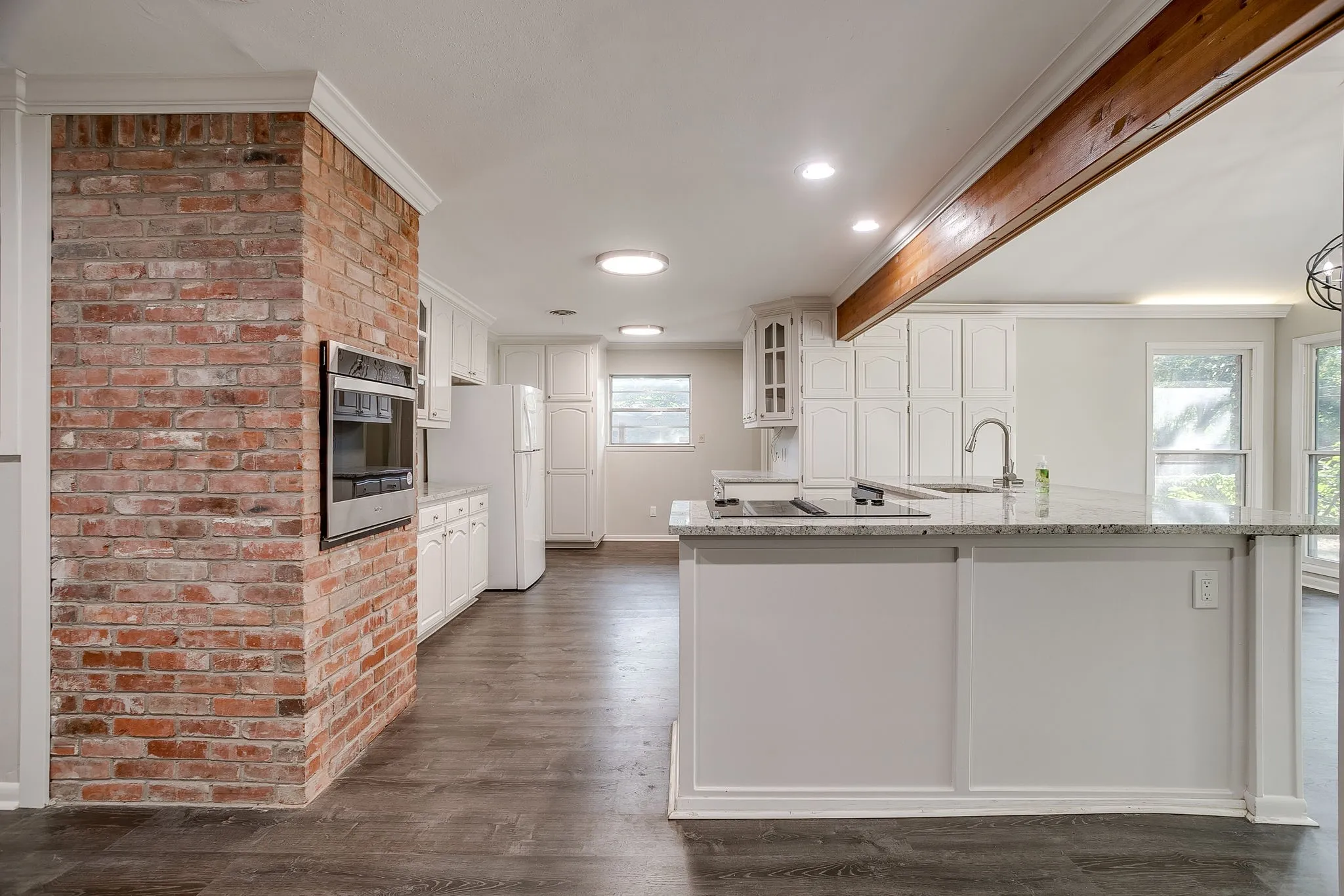 Single Family Residence For Sale in Tarrant County , 5817 Trail Lake Drive, Fort Worth, Texas 76133, 3 Bedroom, 2 Bathroom, 2 Garage spaces, 1,976 Sqft, built in 1958, mls#21349806, Real Estate Agent in Fort Worth, Homes For Sale in Tarrant county, Homes For Sale in Fort Worth, Realtor in Fort Worth Texas, Real Estate Brokerage Independent Realty Texas, Luminita Cordes Realtor