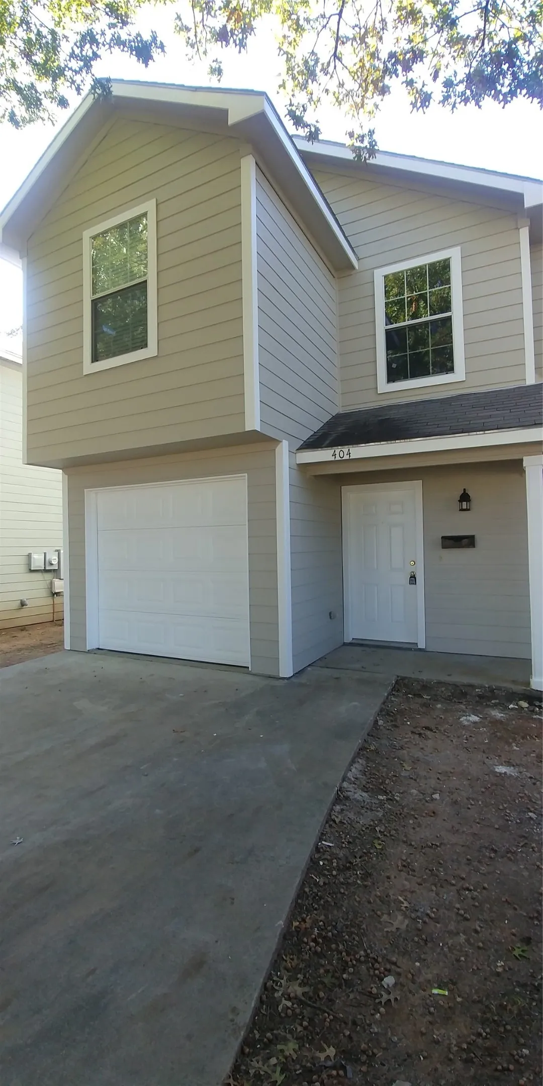 Duplex For Rent in Grayson County , 404 N Cleveland Avenue, Sherman, Texas 75090, 3 Bedroom, 3 Bathroom, 1 Garage spaces, 1,282 Sqft, built in 2006, mls#21357695, Real Estate Agent in Sherman, Homes For Rent in Grayson county, Homes For Rent in Sherman, Realtor in Sherman Texas, Real Estate Brokerage Independent Realty Texas, Luminita Cordes Realtor