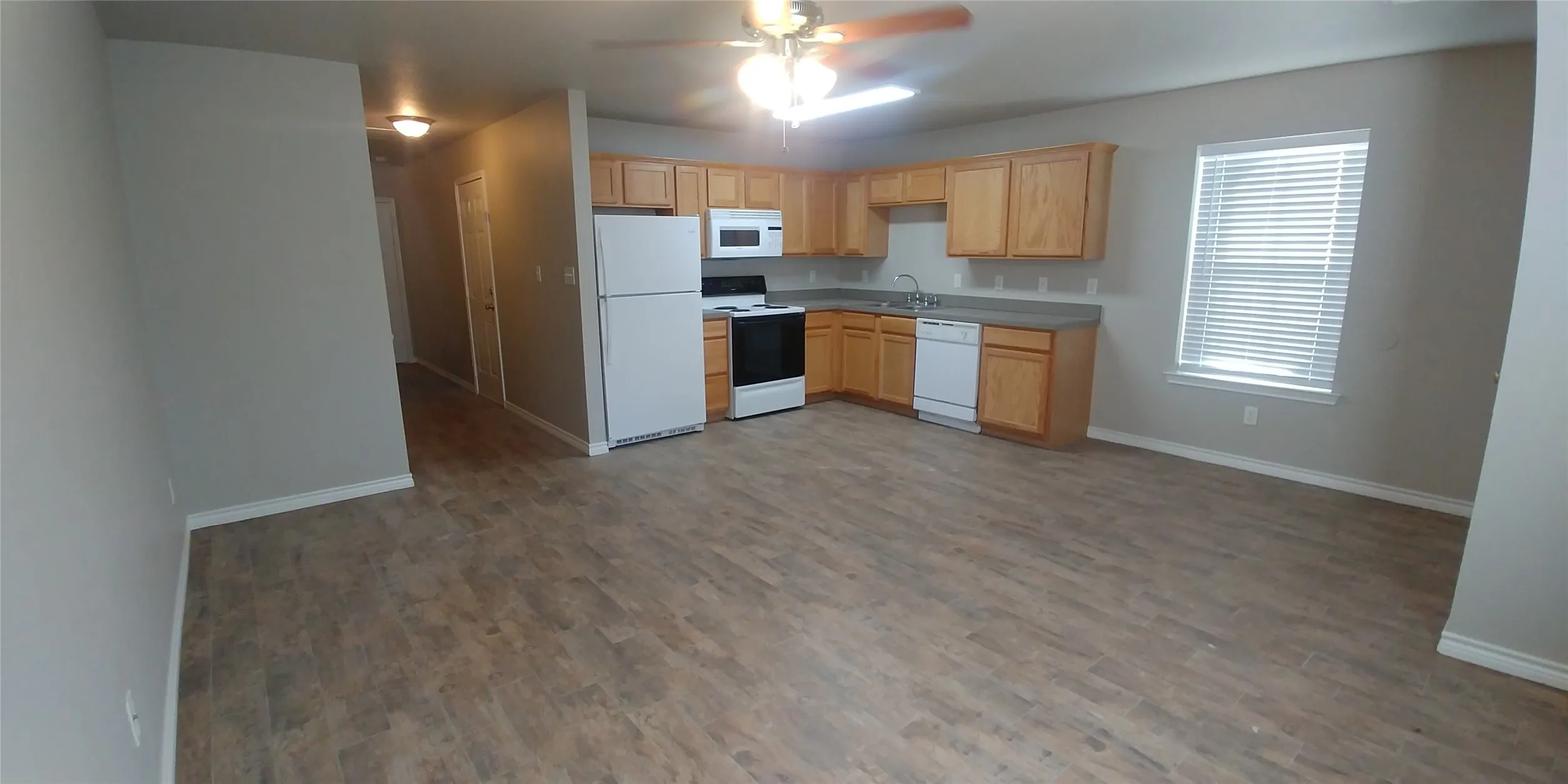 Duplex For Rent in Grayson County , 404 N Cleveland Avenue, Sherman, Texas 75090, 3 Bedroom, 3 Bathroom, 1 Garage spaces, 1,282 Sqft, built in 2006, mls#21357695, Real Estate Agent in Sherman, Homes For Rent in Grayson county, Homes For Rent in Sherman, Realtor in Sherman Texas, Real Estate Brokerage Independent Realty Texas, Luminita Cordes Realtor