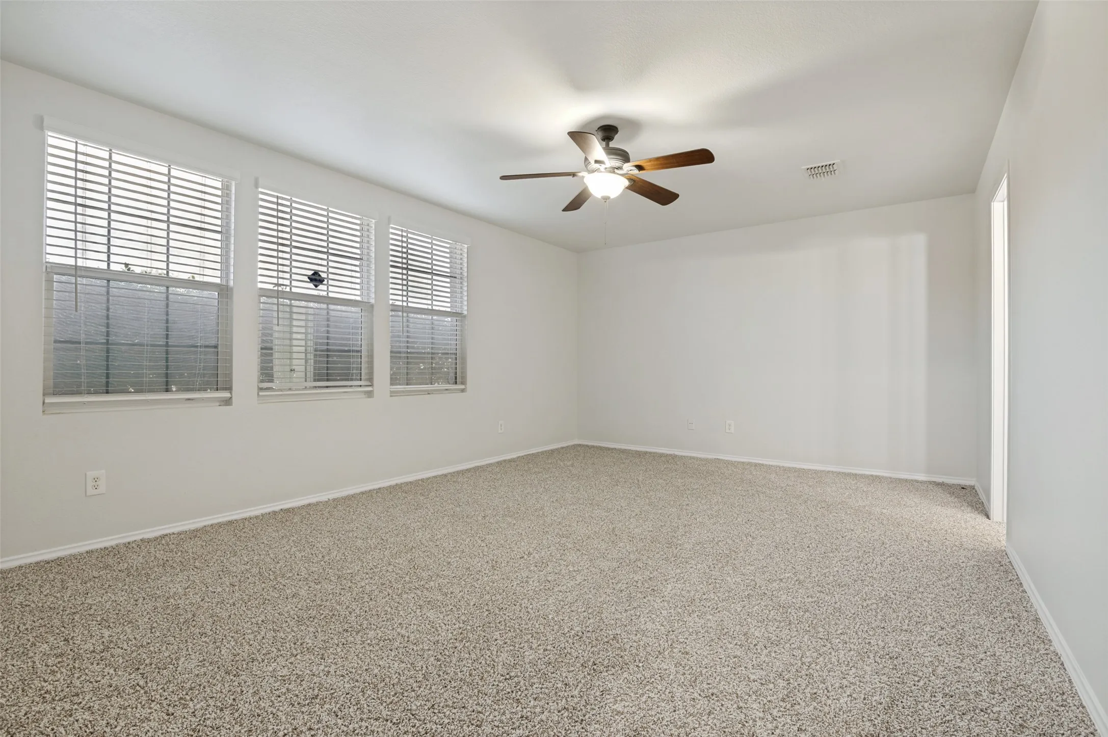 Single Family Residence For Sale in Dallas County , 1030 April Showers Lane, Lancaster, Texas 75134, 3 Bedroom, 3 Bathroom, 2 Garage spaces, 2,771 Sqft, built in 2005, mls#21358152, Real Estate Agent in Lancaster, Homes For Sale in Dallas county, Homes For Sale in Lancaster, Realtor in Lancaster Texas, Real Estate Brokerage Independent Realty Texas, Luminita Cordes Realtor