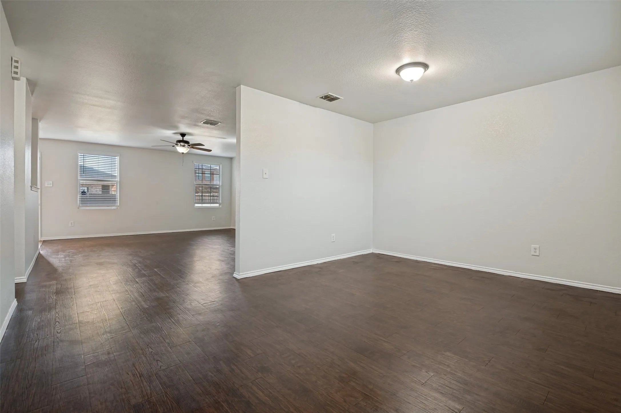 Single Family Residence For Sale in Dallas County , 1030 April Showers Lane, Lancaster, Texas 75134, 3 Bedroom, 3 Bathroom, 2 Garage spaces, 2,771 Sqft, built in 2005, mls#21358152, Real Estate Agent in Lancaster, Homes For Sale in Dallas county, Homes For Sale in Lancaster, Realtor in Lancaster Texas, Real Estate Brokerage Independent Realty Texas, Luminita Cordes Realtor