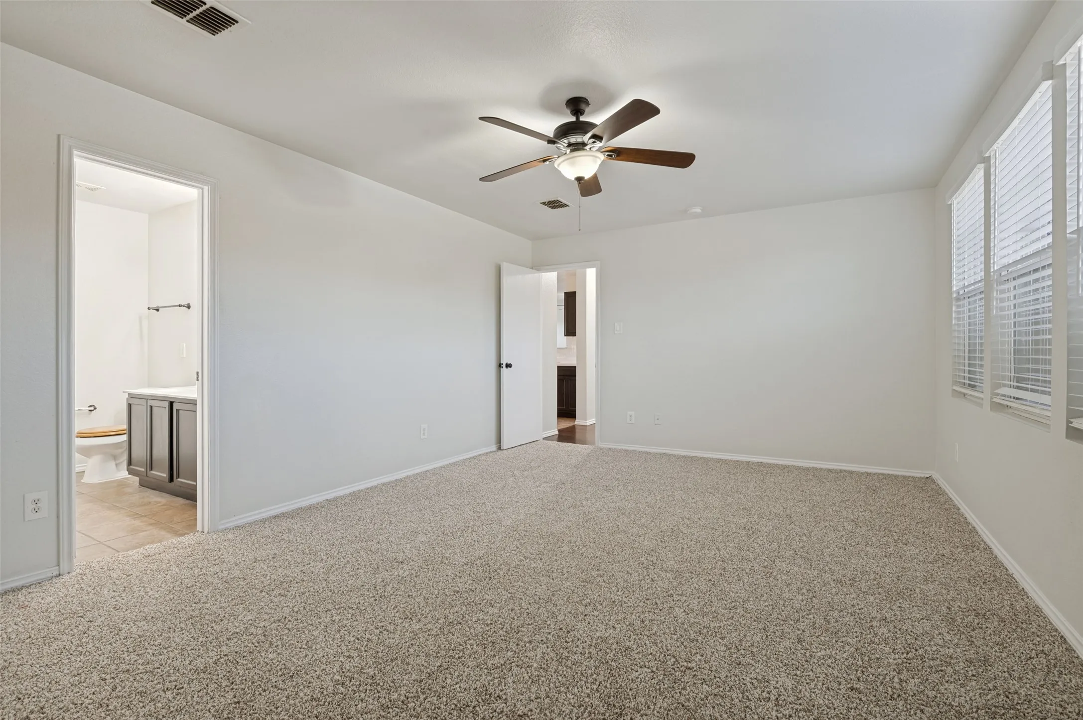 Single Family Residence For Sale in Dallas County , 1030 April Showers Lane, Lancaster, Texas 75134, 3 Bedroom, 3 Bathroom, 2 Garage spaces, 2,771 Sqft, built in 2005, mls#21358152, Real Estate Agent in Lancaster, Homes For Sale in Dallas county, Homes For Sale in Lancaster, Realtor in Lancaster Texas, Real Estate Brokerage Independent Realty Texas, Luminita Cordes Realtor