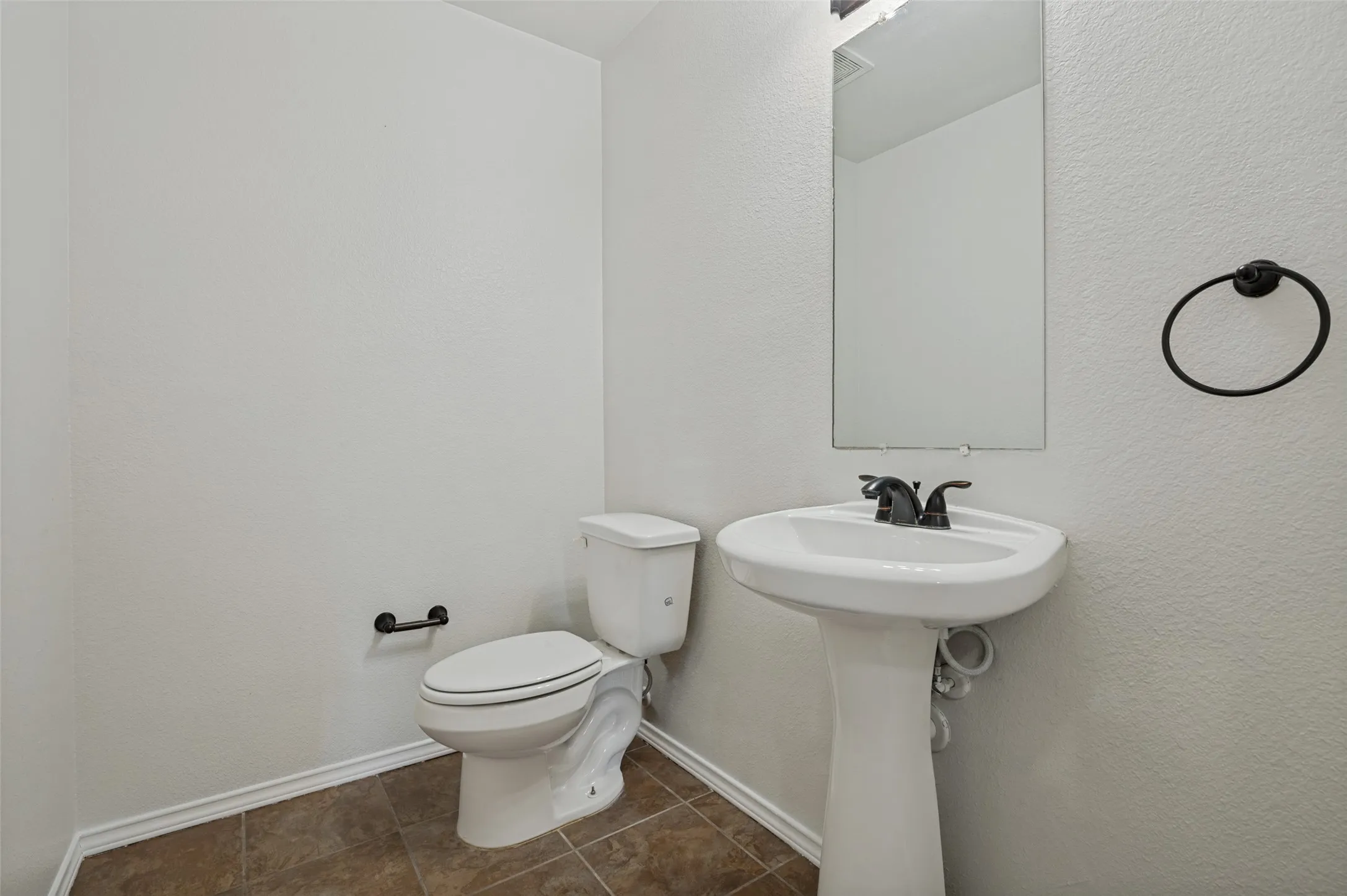 Single Family Residence For Sale in Dallas County , 1030 April Showers Lane, Lancaster, Texas 75134, 3 Bedroom, 3 Bathroom, 2 Garage spaces, 2,771 Sqft, built in 2005, mls#21358152, Real Estate Agent in Lancaster, Homes For Sale in Dallas county, Homes For Sale in Lancaster, Realtor in Lancaster Texas, Real Estate Brokerage Independent Realty Texas, Luminita Cordes Realtor
