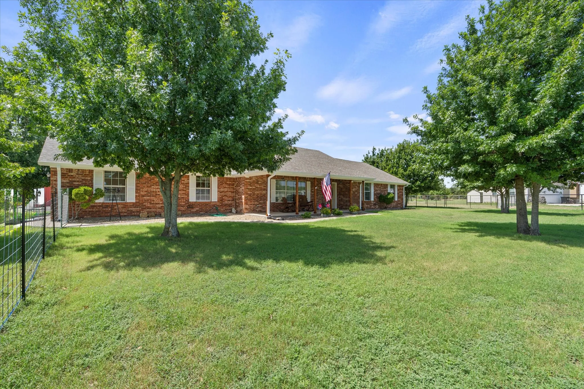 Single Family Residence For Sale in Hunt County , 763 County Road 3505, Quinlan, Texas 75474, 3 Bedroom, 3 Bathroom, 2 Garage spaces, 1,538 Sqft, built in 2003, mls#21358316, Real Estate Agent in Quinlan, Homes For Sale in Hunt county, Homes For Sale in Quinlan, Realtor in Quinlan Texas, Real Estate Brokerage Independent Realty Texas, Luminita Cordes Realtor