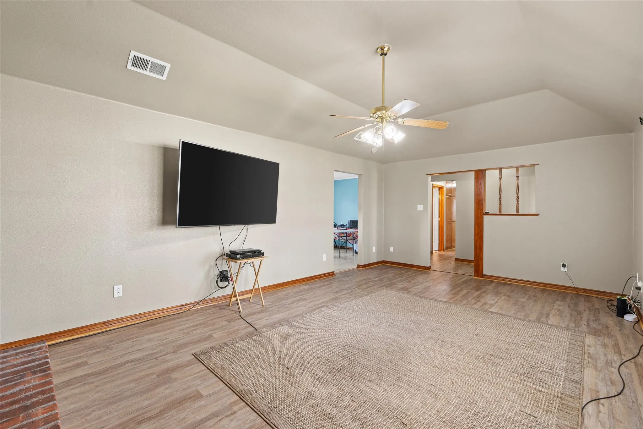 Single Family Residence For Sale in Hunt County , 763 County Road 3505, Quinlan, Texas 75474, 3 Bedroom, 3 Bathroom, 2 Garage spaces, 1,538 Sqft, built in 2003, mls#21358316, Real Estate Agent in Quinlan, Homes For Sale in Hunt county, Homes For Sale in Quinlan, Realtor in Quinlan Texas, Real Estate Brokerage Independent Realty Texas, Luminita Cordes Realtor