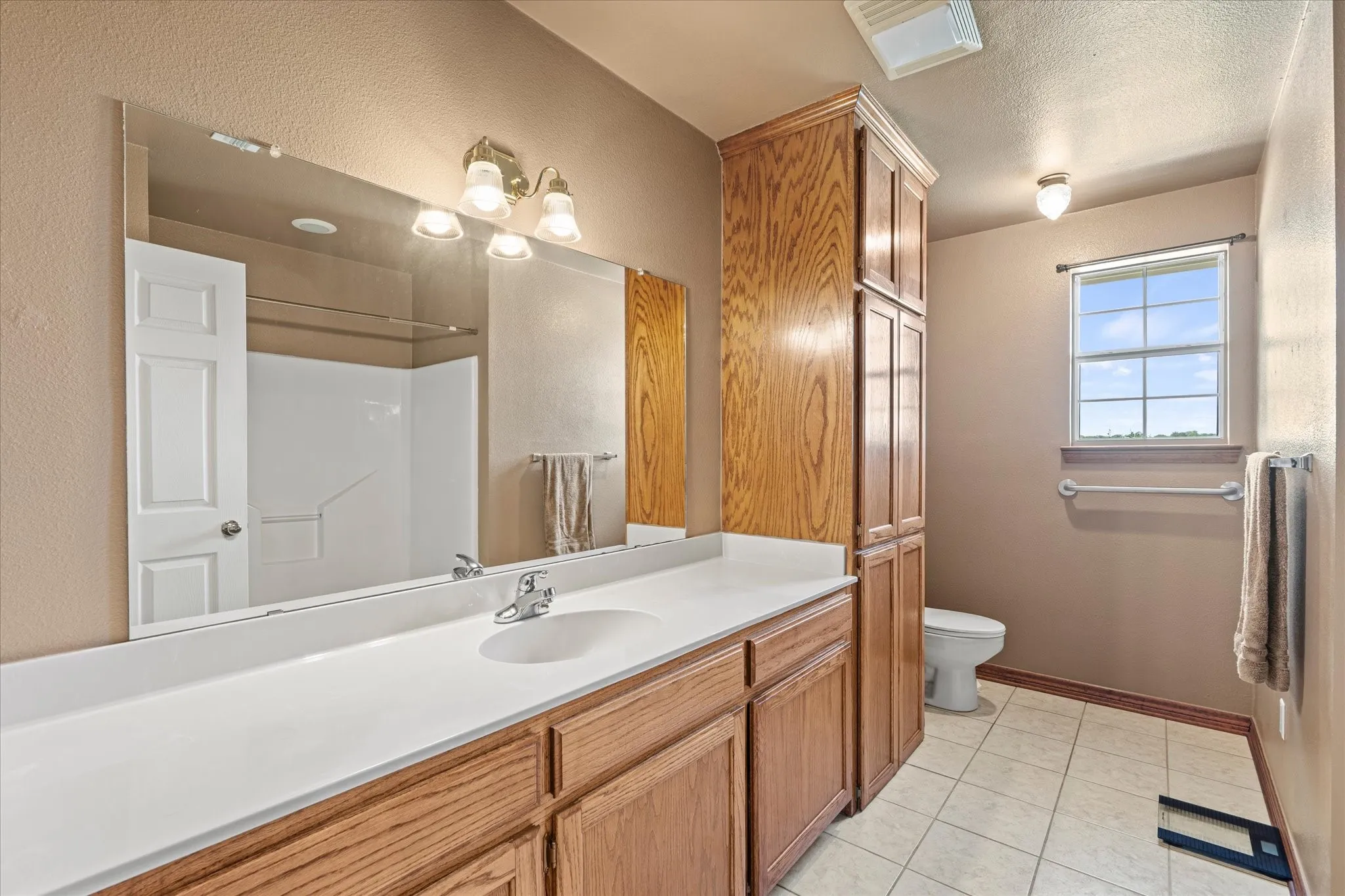 Single Family Residence For Sale in Hunt County , 763 County Road 3505, Quinlan, Texas 75474, 3 Bedroom, 3 Bathroom, 2 Garage spaces, 1,538 Sqft, built in 2003, mls#21358316, Real Estate Agent in Quinlan, Homes For Sale in Hunt county, Homes For Sale in Quinlan, Realtor in Quinlan Texas, Real Estate Brokerage Independent Realty Texas, Luminita Cordes Realtor