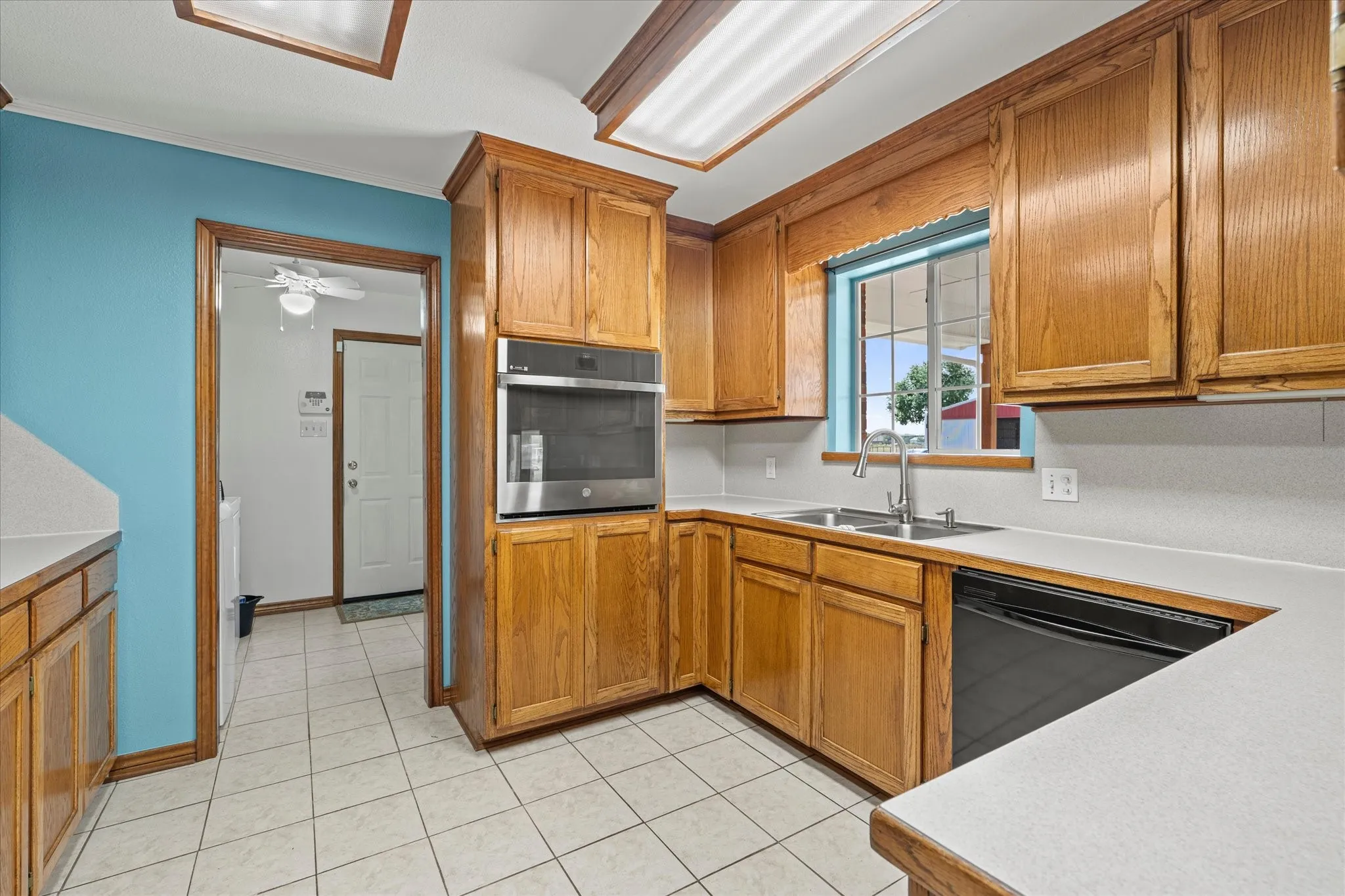 Single Family Residence For Sale in Hunt County , 763 County Road 3505, Quinlan, Texas 75474, 3 Bedroom, 3 Bathroom, 2 Garage spaces, 1,538 Sqft, built in 2003, mls#21358316, Real Estate Agent in Quinlan, Homes For Sale in Hunt county, Homes For Sale in Quinlan, Realtor in Quinlan Texas, Real Estate Brokerage Independent Realty Texas, Luminita Cordes Realtor