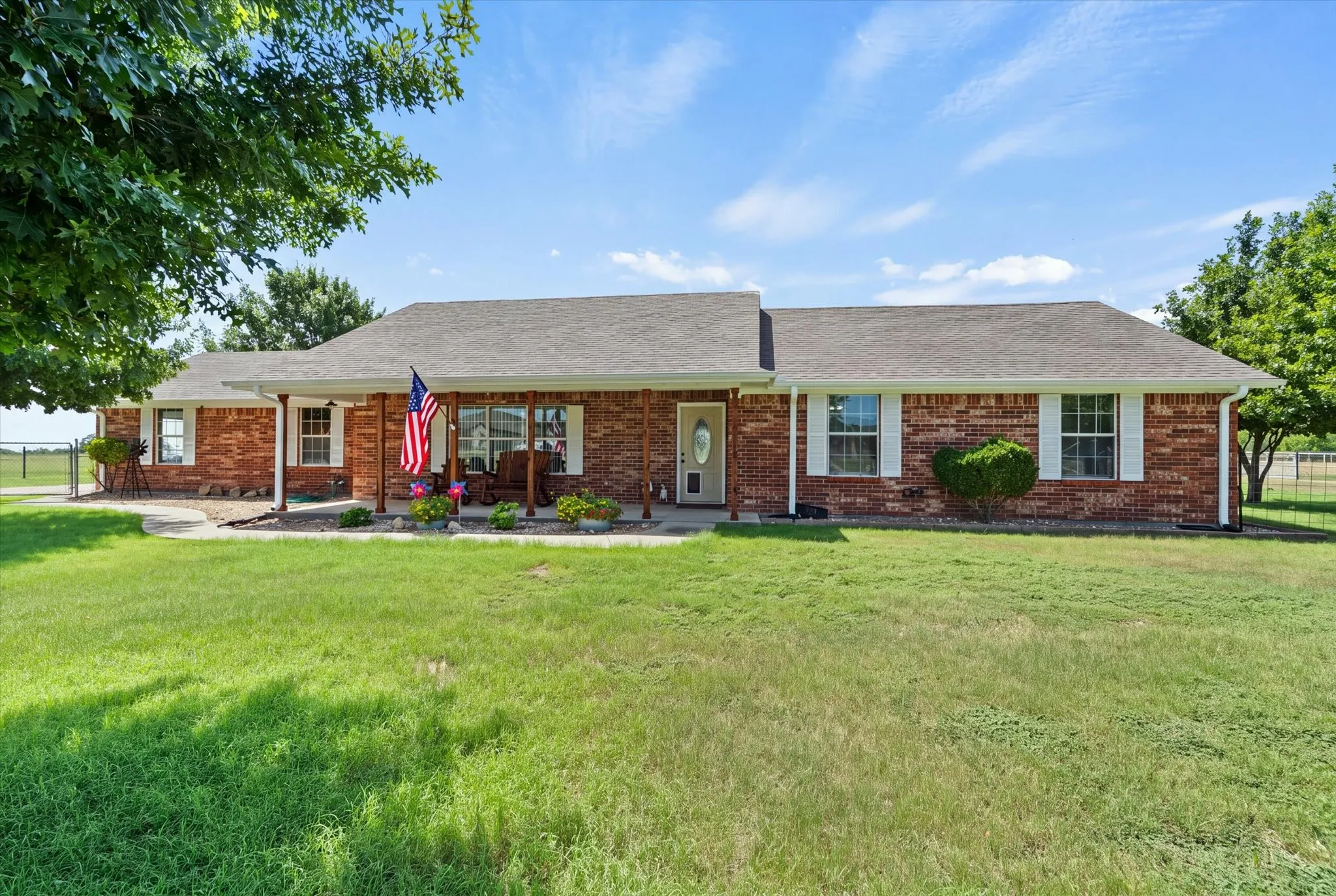 Single Family Residence For Sale in Hunt County , 763 County Road 3505, Quinlan, Texas 75474, 3 Bedroom, 3 Bathroom, 2 Garage spaces, 1,538 Sqft, built in 2003, mls#21358316, Real Estate Agent in Quinlan, Homes For Sale in Hunt county, Homes For Sale in Quinlan, Realtor in Quinlan Texas, Real Estate Brokerage Independent Realty Texas, Luminita Cordes Realtor