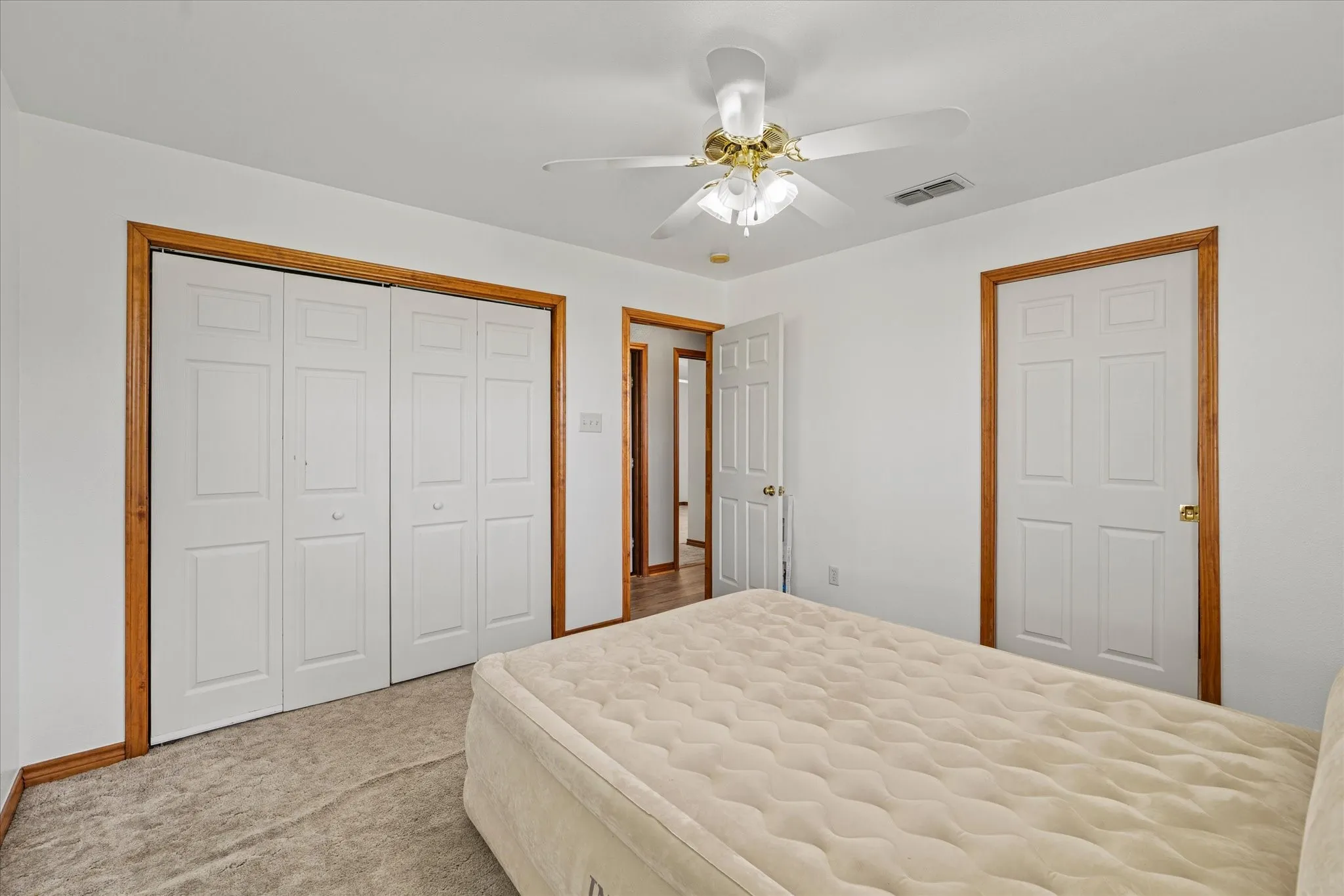 Single Family Residence For Sale in Hunt County , 763 County Road 3505, Quinlan, Texas 75474, 3 Bedroom, 3 Bathroom, 2 Garage spaces, 1,538 Sqft, built in 2003, mls#21358316, Real Estate Agent in Quinlan, Homes For Sale in Hunt county, Homes For Sale in Quinlan, Realtor in Quinlan Texas, Real Estate Brokerage Independent Realty Texas, Luminita Cordes Realtor
