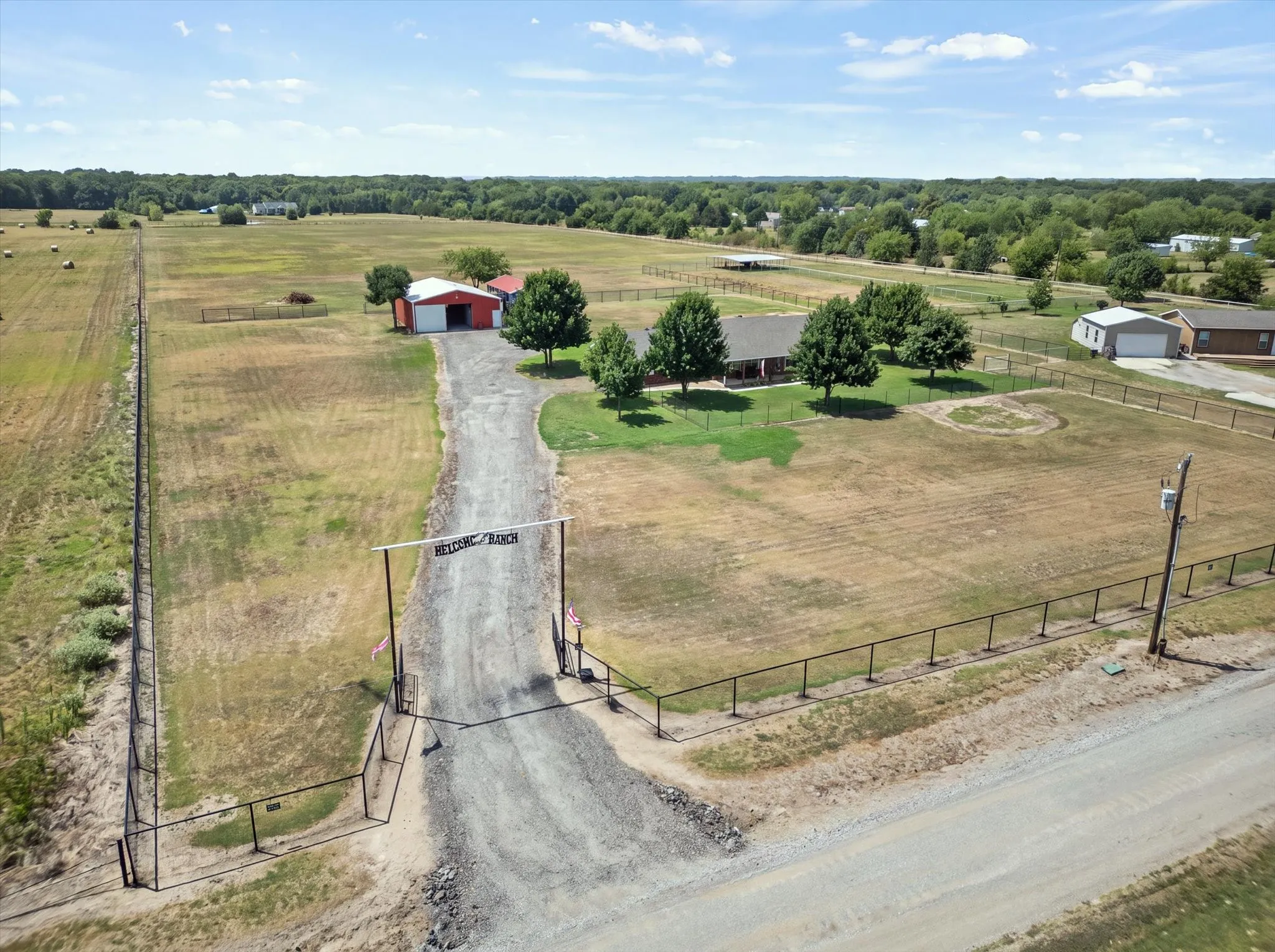 Single Family Residence For Sale in Hunt County , 763 County Road 3505, Quinlan, Texas 75474, 3 Bedroom, 3 Bathroom, 2 Garage spaces, 1,538 Sqft, built in 2003, mls#21358316, Real Estate Agent in Quinlan, Homes For Sale in Hunt county, Homes For Sale in Quinlan, Realtor in Quinlan Texas, Real Estate Brokerage Independent Realty Texas, Luminita Cordes Realtor