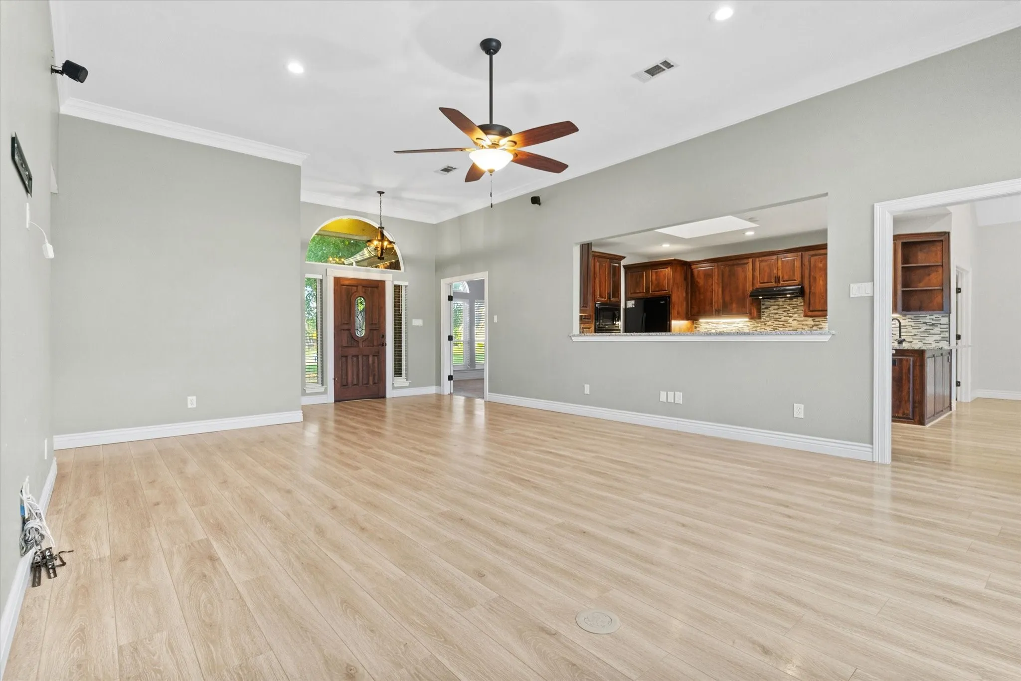 Single Family Residence For Sale in Tarrant County , 501 Valle Vista Court, Keller, Texas 76248, 3 Bedroom, 3 Bathroom, 2 Garage spaces, 3,087 Sqft, built in 1991, mls#21358227, Real Estate Agent in Keller, Homes For Sale in Tarrant county, Homes For Sale in Keller, Realtor in Keller Texas, Real Estate Brokerage Independent Realty Texas, Luminita Cordes Realtor