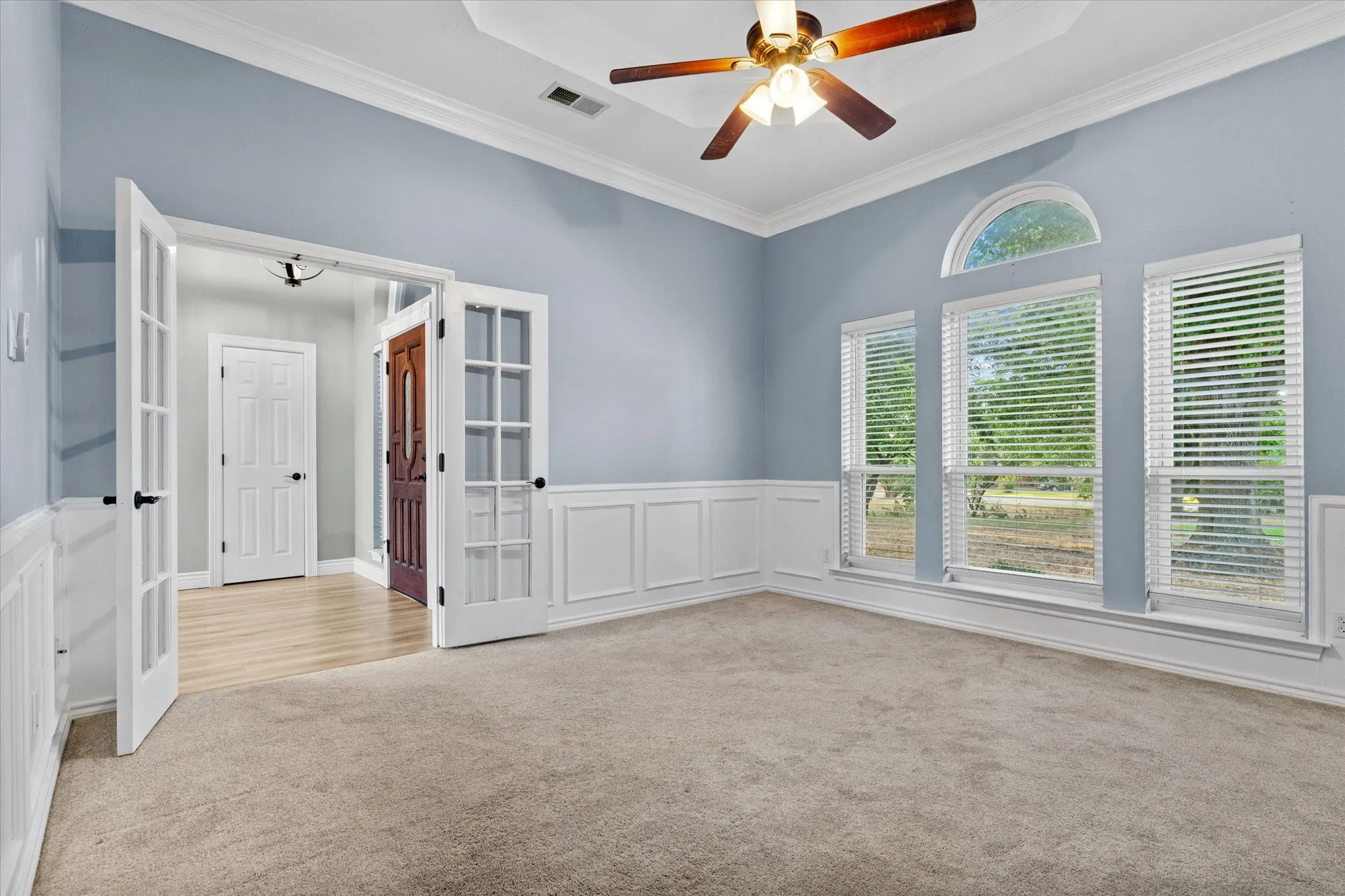 Single Family Residence For Sale in Tarrant County , 501 Valle Vista Court, Keller, Texas 76248, 3 Bedroom, 3 Bathroom, 2 Garage spaces, 3,087 Sqft, built in 1991, mls#21358227, Real Estate Agent in Keller, Homes For Sale in Tarrant county, Homes For Sale in Keller, Realtor in Keller Texas, Real Estate Brokerage Independent Realty Texas, Luminita Cordes Realtor