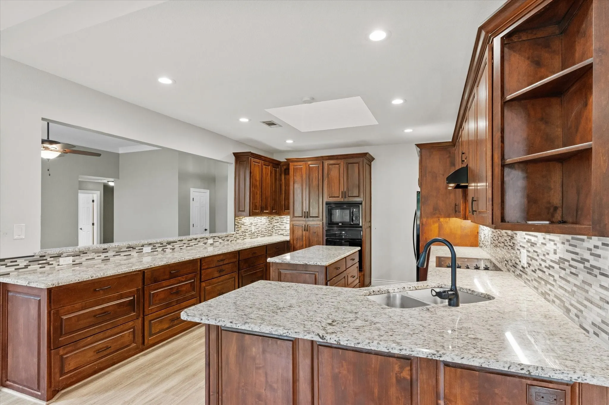 Single Family Residence For Sale in Tarrant County , 501 Valle Vista Court, Keller, Texas 76248, 3 Bedroom, 3 Bathroom, 2 Garage spaces, 3,087 Sqft, built in 1991, mls#21358227, Real Estate Agent in Keller, Homes For Sale in Tarrant county, Homes For Sale in Keller, Realtor in Keller Texas, Real Estate Brokerage Independent Realty Texas, Luminita Cordes Realtor