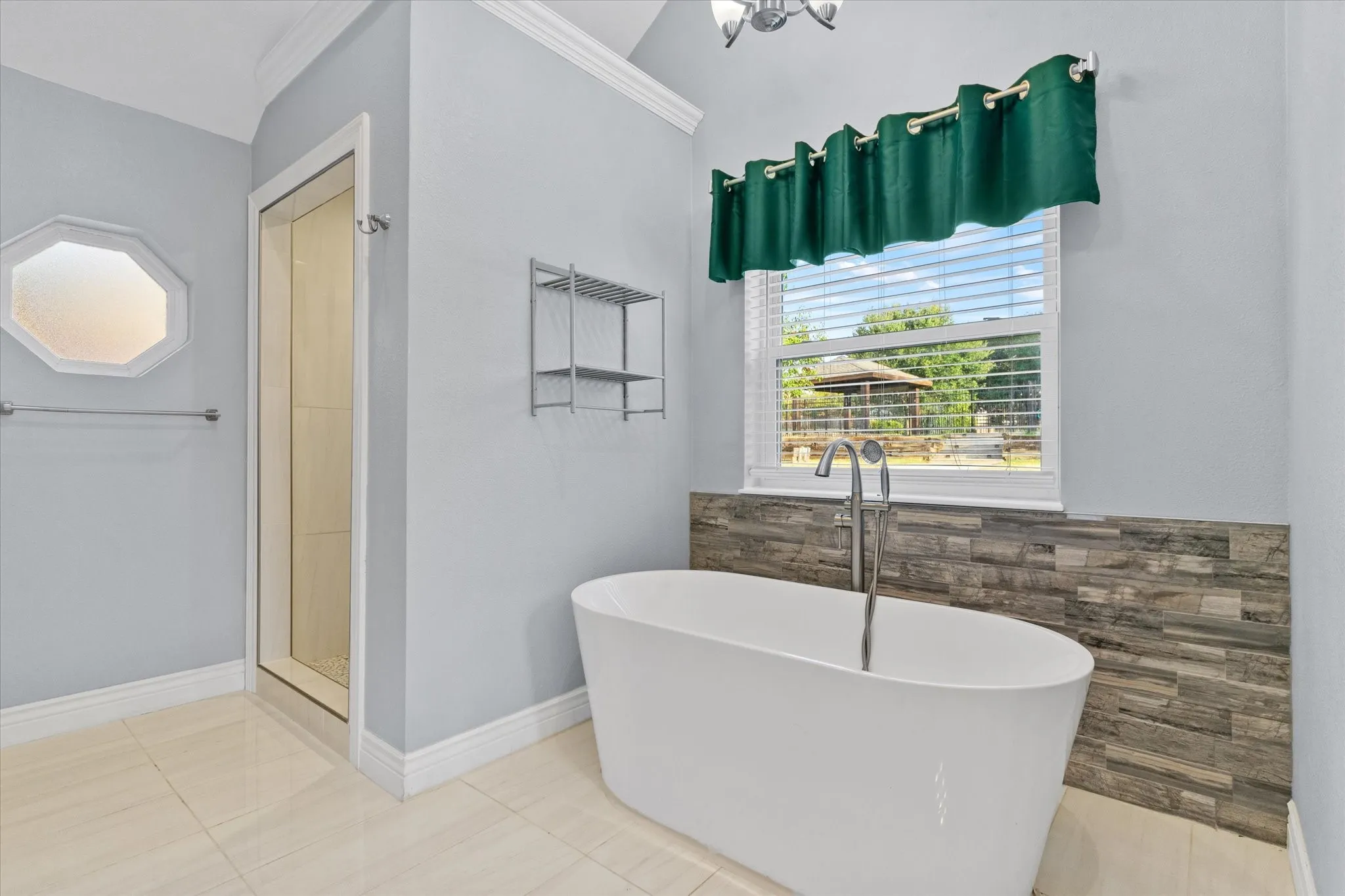 Single Family Residence For Sale in Tarrant County , 501 Valle Vista Court, Keller, Texas 76248, 3 Bedroom, 3 Bathroom, 2 Garage spaces, 3,087 Sqft, built in 1991, mls#21358227, Real Estate Agent in Keller, Homes For Sale in Tarrant county, Homes For Sale in Keller, Realtor in Keller Texas, Real Estate Brokerage Independent Realty Texas, Luminita Cordes Realtor