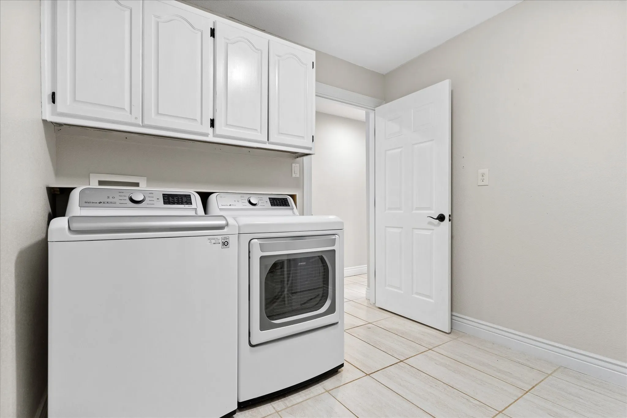 Single Family Residence For Sale in Tarrant County , 501 Valle Vista Court, Keller, Texas 76248, 3 Bedroom, 3 Bathroom, 2 Garage spaces, 3,087 Sqft, built in 1991, mls#21358227, Real Estate Agent in Keller, Homes For Sale in Tarrant county, Homes For Sale in Keller, Realtor in Keller Texas, Real Estate Brokerage Independent Realty Texas, Luminita Cordes Realtor