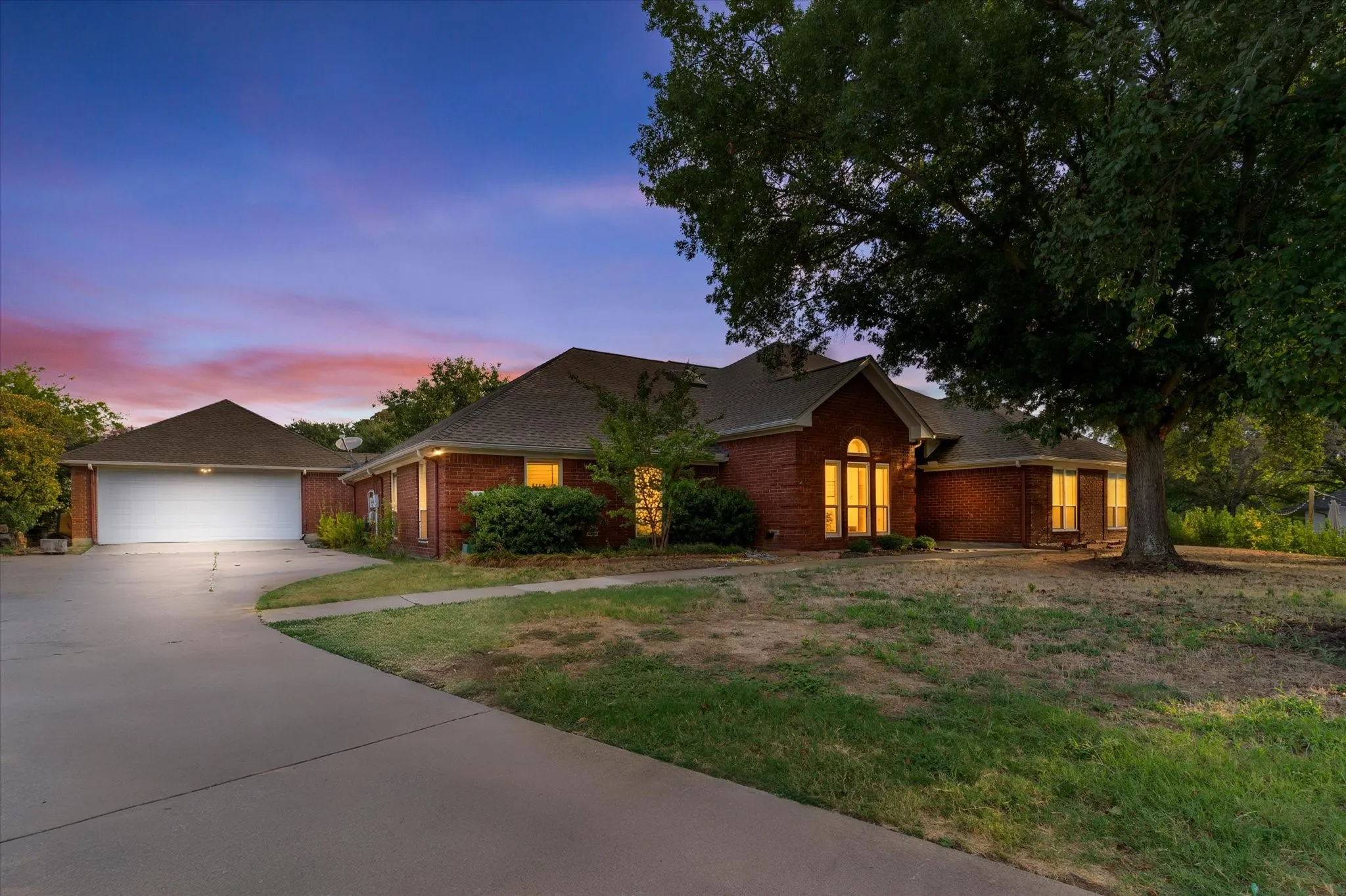 Single Family Residence For Sale in Tarrant County , 501 Valle Vista Court, Keller, Texas 76248, 3 Bedroom, 3 Bathroom, 2 Garage spaces, 3,087 Sqft, built in 1991, mls#21358227, Real Estate Agent in Keller, Homes For Sale in Tarrant county, Homes For Sale in Keller, Realtor in Keller Texas, Real Estate Brokerage Independent Realty Texas, Luminita Cordes Realtor