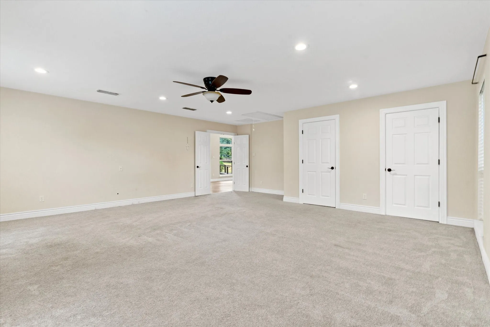 Single Family Residence For Sale in Tarrant County , 501 Valle Vista Court, Keller, Texas 76248, 3 Bedroom, 3 Bathroom, 2 Garage spaces, 3,087 Sqft, built in 1991, mls#21358227, Real Estate Agent in Keller, Homes For Sale in Tarrant county, Homes For Sale in Keller, Realtor in Keller Texas, Real Estate Brokerage Independent Realty Texas, Luminita Cordes Realtor