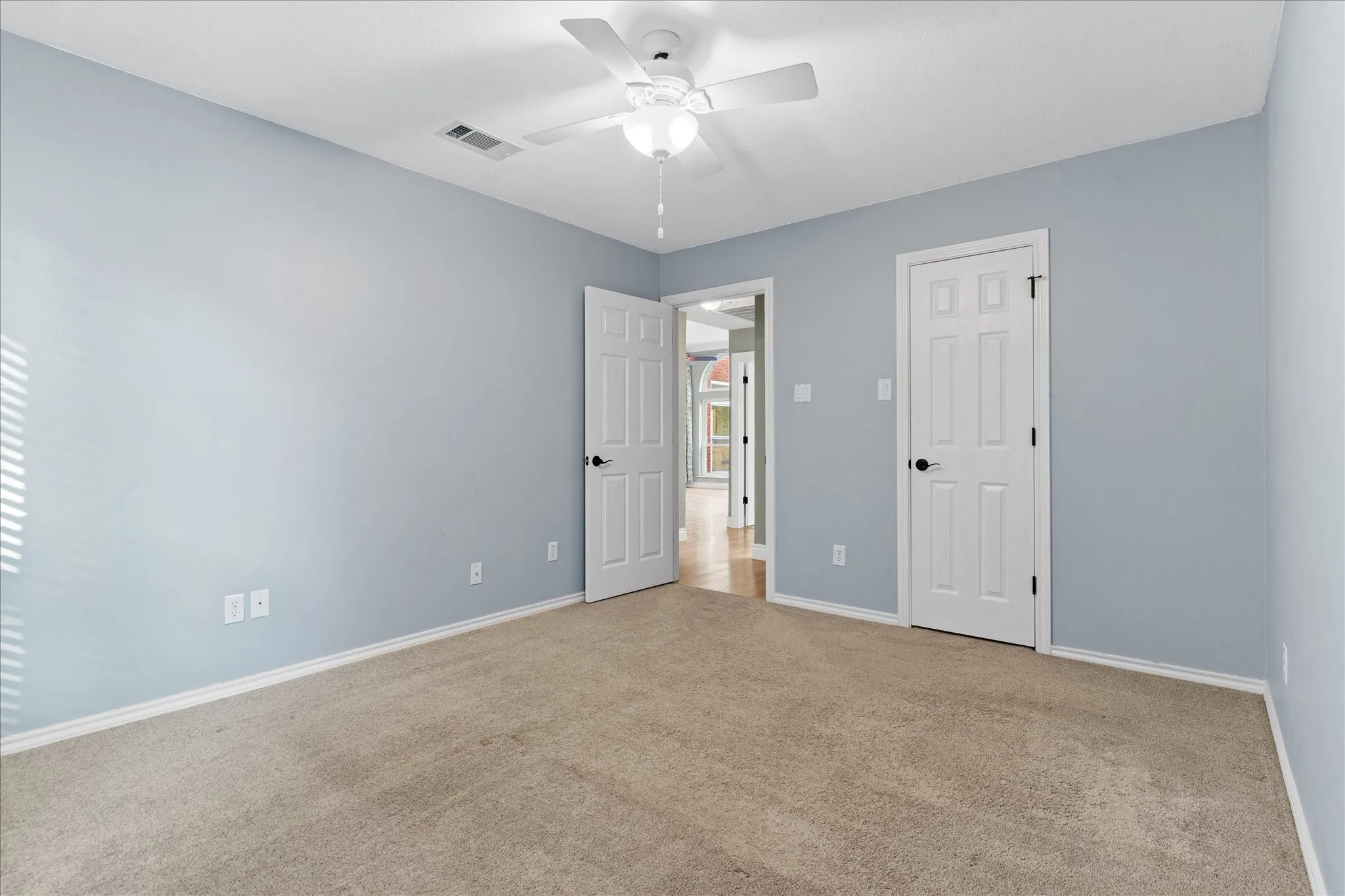 Single Family Residence For Sale in Tarrant County , 501 Valle Vista Court, Keller, Texas 76248, 3 Bedroom, 3 Bathroom, 2 Garage spaces, 3,087 Sqft, built in 1991, mls#21358227, Real Estate Agent in Keller, Homes For Sale in Tarrant county, Homes For Sale in Keller, Realtor in Keller Texas, Real Estate Brokerage Independent Realty Texas, Luminita Cordes Realtor