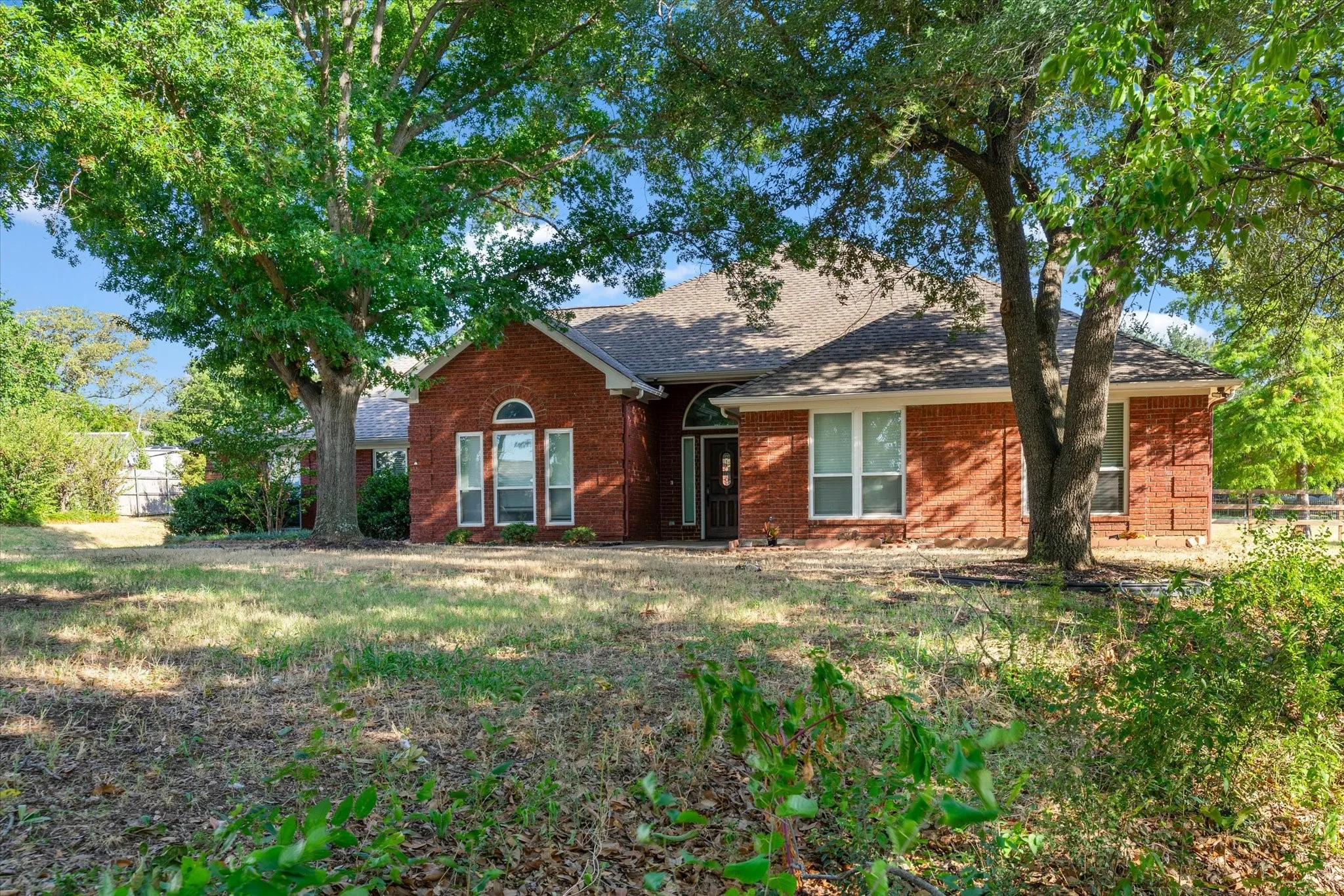 Single Family Residence For Sale in Tarrant County , 501 Valle Vista Court, Keller, Texas 76248, 3 Bedroom, 3 Bathroom, 2 Garage spaces, 3,087 Sqft, built in 1991, mls#21358227, Real Estate Agent in Keller, Homes For Sale in Tarrant county, Homes For Sale in Keller, Realtor in Keller Texas, Real Estate Brokerage Independent Realty Texas, Luminita Cordes Realtor