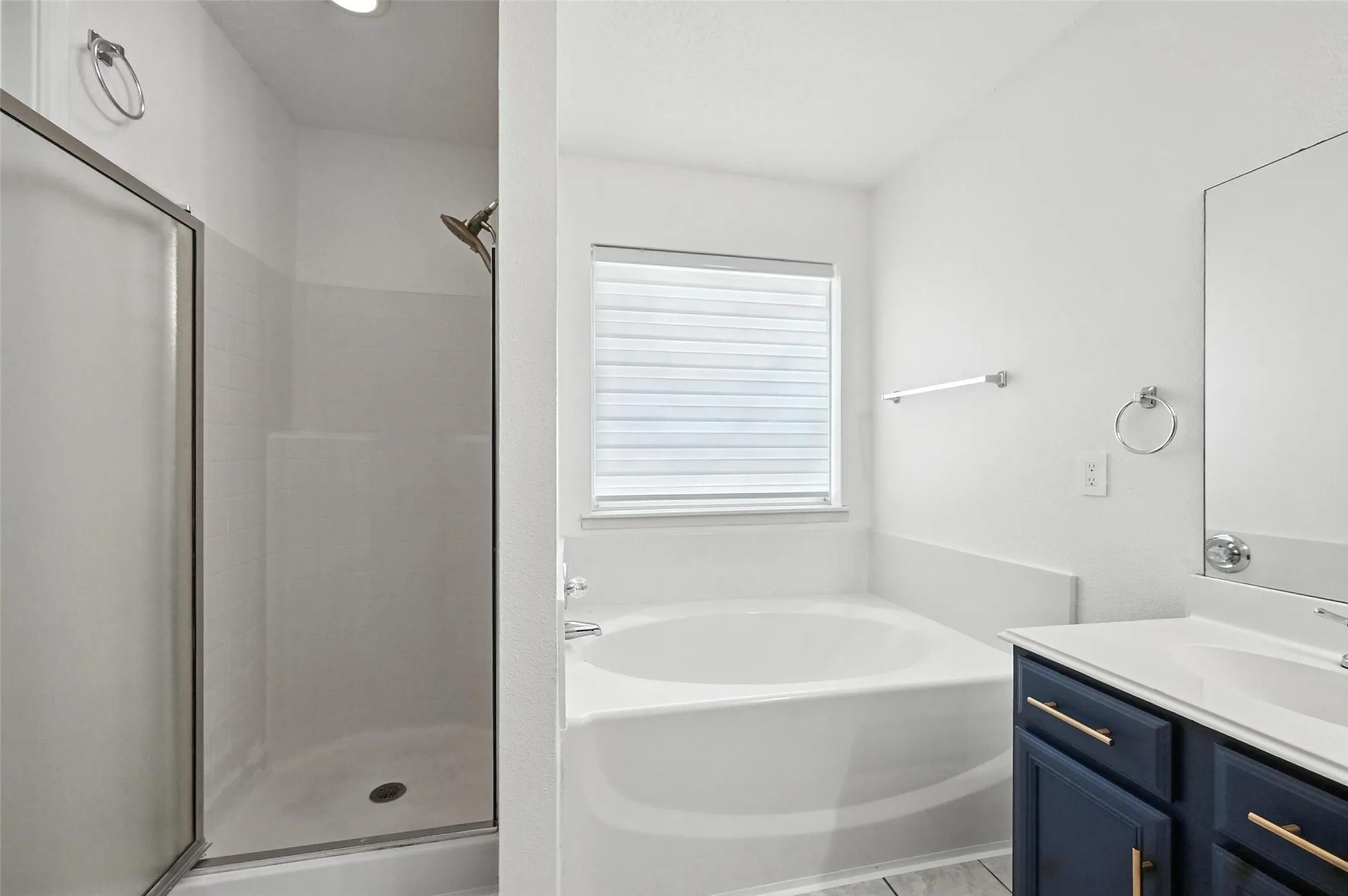 Single Family Residence For Rent in Tarrant County , 1455 Morrison Drive, Fort Worth, Texas 76112, 3 Bedroom, 2 Bathroom, 2 Garage spaces, 1,510 Sqft, built in 2000, mls#21358324, Real Estate Agent in Fort Worth, Homes For Rent in Tarrant county, Homes For Rent in Fort Worth, Realtor in Fort Worth Texas, Real Estate Brokerage Independent Realty Texas, Luminita Cordes Realtor