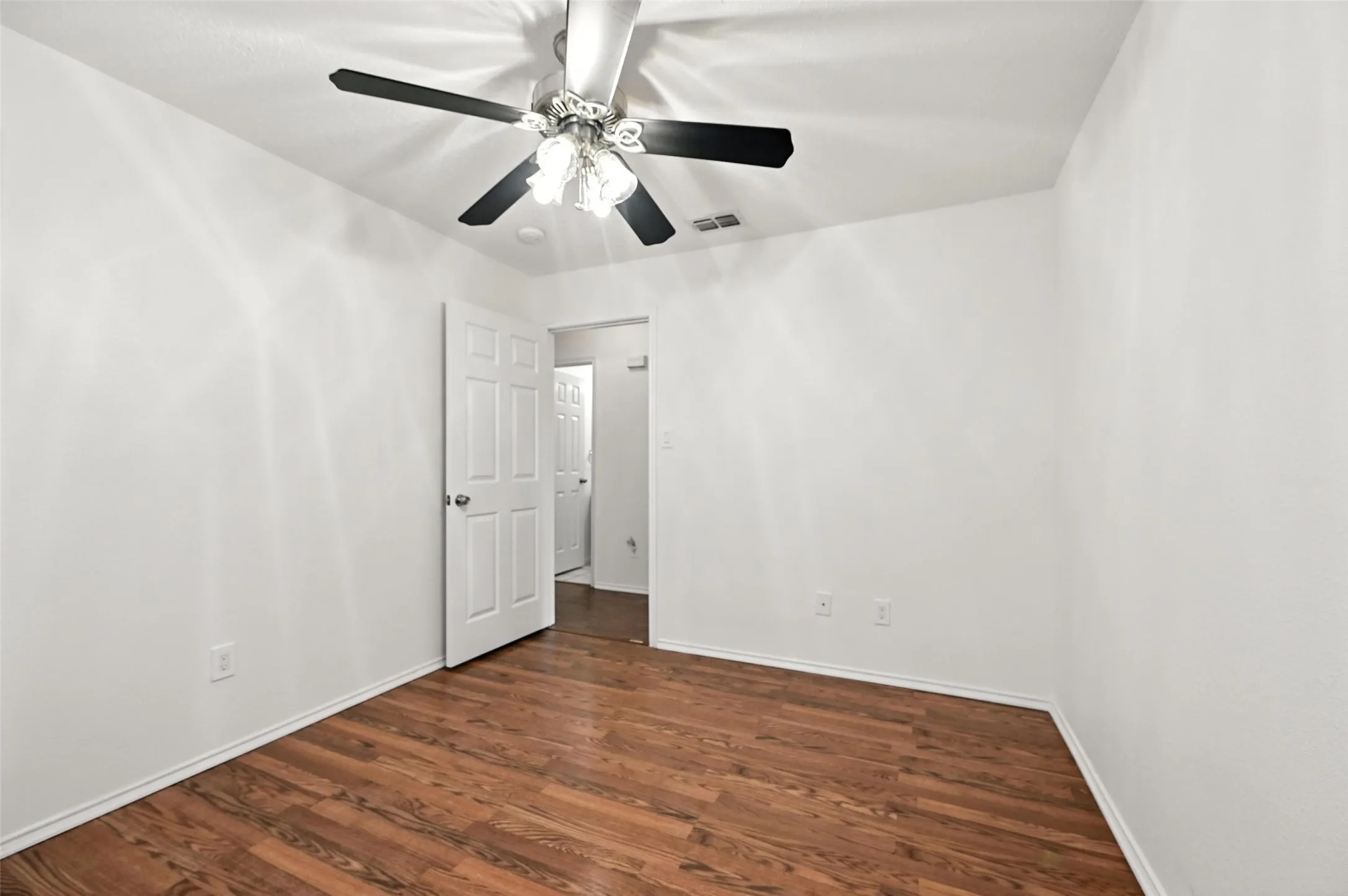 Single Family Residence For Rent in Tarrant County , 1455 Morrison Drive, Fort Worth, Texas 76112, 3 Bedroom, 2 Bathroom, 2 Garage spaces, 1,510 Sqft, built in 2000, mls#21358324, Real Estate Agent in Fort Worth, Homes For Rent in Tarrant county, Homes For Rent in Fort Worth, Realtor in Fort Worth Texas, Real Estate Brokerage Independent Realty Texas, Luminita Cordes Realtor