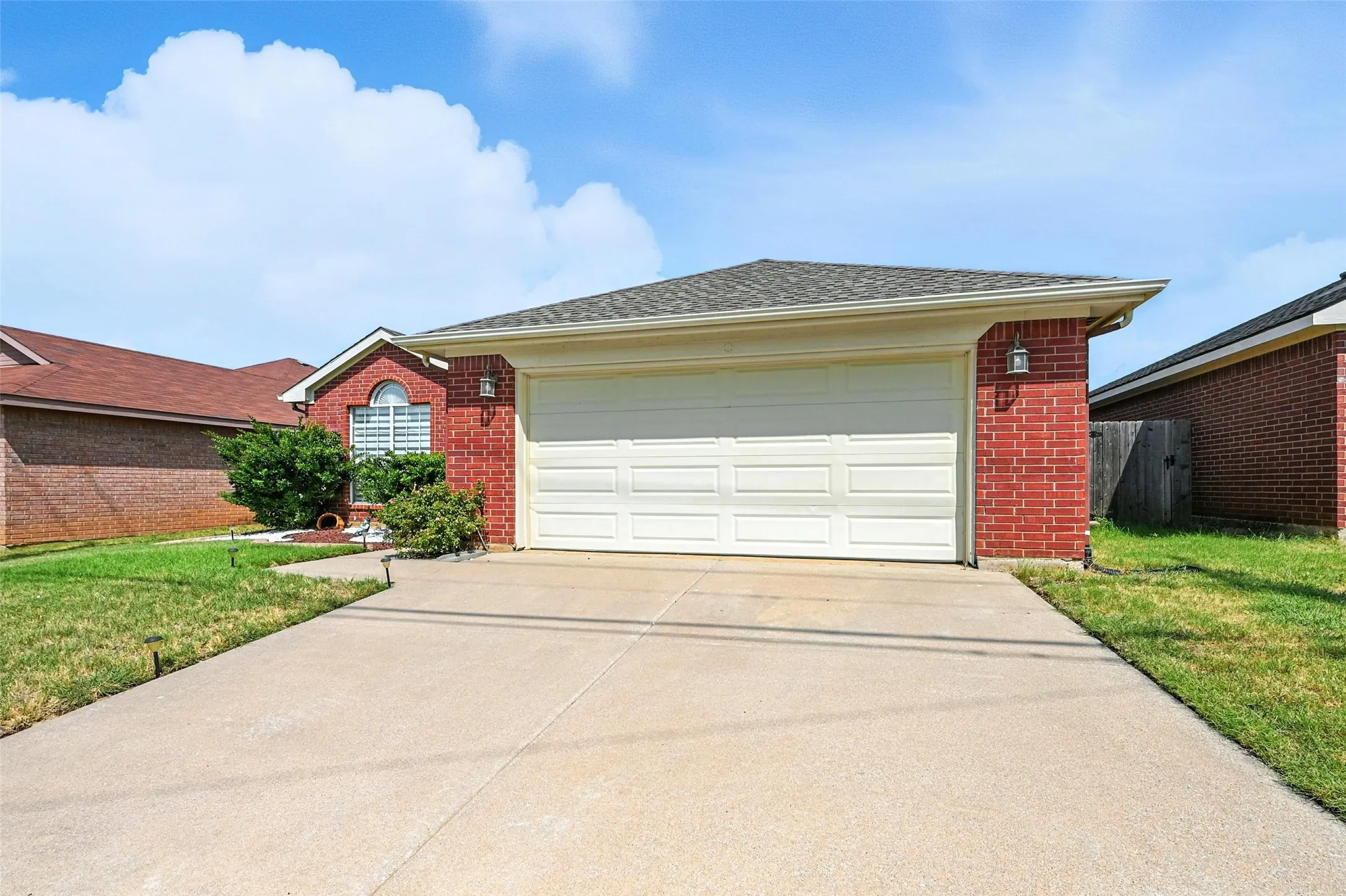Single Family Residence For Rent in Tarrant County , 1455 Morrison Drive, Fort Worth, Texas 76112, 3 Bedroom, 2 Bathroom, 2 Garage spaces, 1,510 Sqft, built in 2000, mls#21358324, Real Estate Agent in Fort Worth, Homes For Rent in Tarrant county, Homes For Rent in Fort Worth, Realtor in Fort Worth Texas, Real Estate Brokerage Independent Realty Texas, Luminita Cordes Realtor