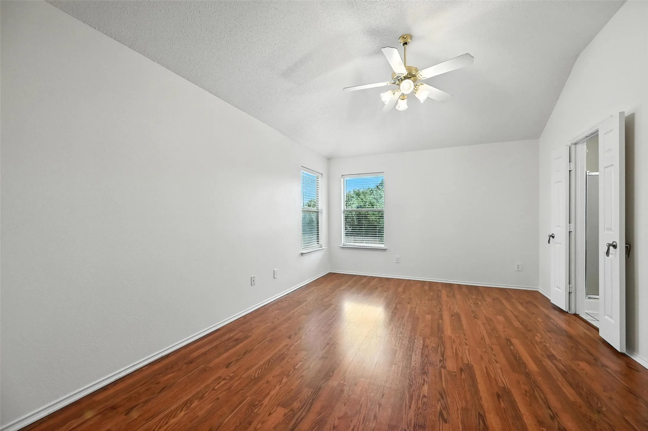 Single Family Residence For Rent in Tarrant County , 1455 Morrison Drive, Fort Worth, Texas 76112, 3 Bedroom, 2 Bathroom, 2 Garage spaces, 1,510 Sqft, built in 2000, mls#21358324, Real Estate Agent in Fort Worth, Homes For Rent in Tarrant county, Homes For Rent in Fort Worth, Realtor in Fort Worth Texas, Real Estate Brokerage Independent Realty Texas, Luminita Cordes Realtor