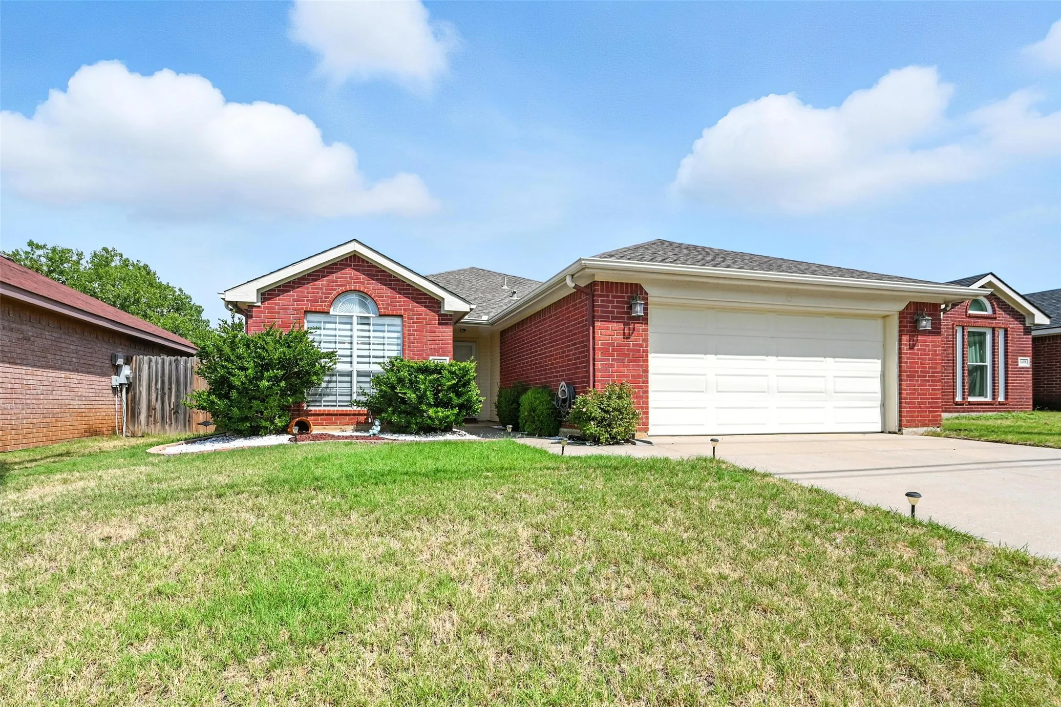 Single Family Residence For Rent in Tarrant County , 1455 Morrison Drive, Fort Worth, Texas 76112, 3 Bedroom, 2 Bathroom, 2 Garage spaces, 1,510 Sqft, built in 2000, mls#21358324, Real Estate Agent in Fort Worth, Homes For Rent in Tarrant county, Homes For Rent in Fort Worth, Realtor in Fort Worth Texas, Real Estate Brokerage Independent Realty Texas, Luminita Cordes Realtor