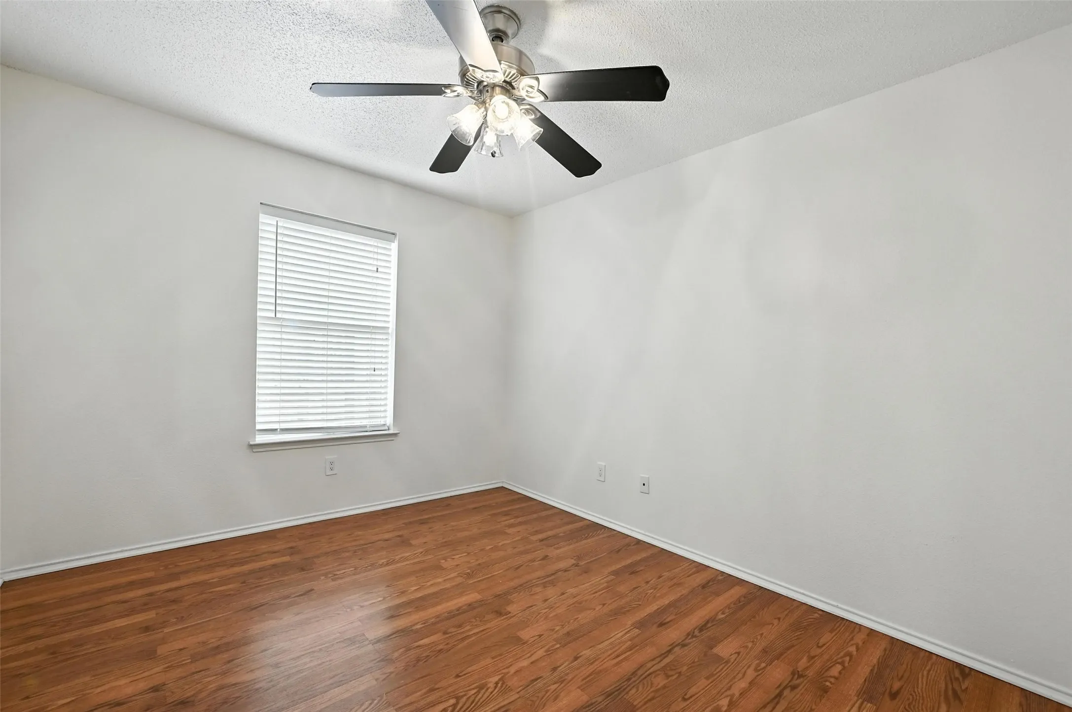 Single Family Residence For Rent in Tarrant County , 1455 Morrison Drive, Fort Worth, Texas 76112, 3 Bedroom, 2 Bathroom, 2 Garage spaces, 1,510 Sqft, built in 2000, mls#21358324, Real Estate Agent in Fort Worth, Homes For Rent in Tarrant county, Homes For Rent in Fort Worth, Realtor in Fort Worth Texas, Real Estate Brokerage Independent Realty Texas, Luminita Cordes Realtor
