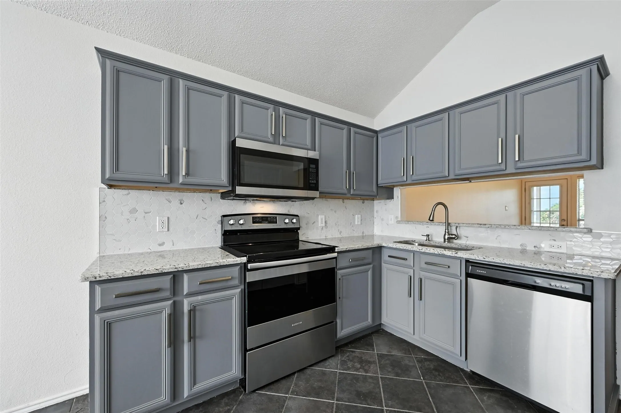 Single Family Residence For Rent in Tarrant County , 1455 Morrison Drive, Fort Worth, Texas 76112, 3 Bedroom, 2 Bathroom, 2 Garage spaces, 1,510 Sqft, built in 2000, mls#21358324, Real Estate Agent in Fort Worth, Homes For Rent in Tarrant county, Homes For Rent in Fort Worth, Realtor in Fort Worth Texas, Real Estate Brokerage Independent Realty Texas, Luminita Cordes Realtor
