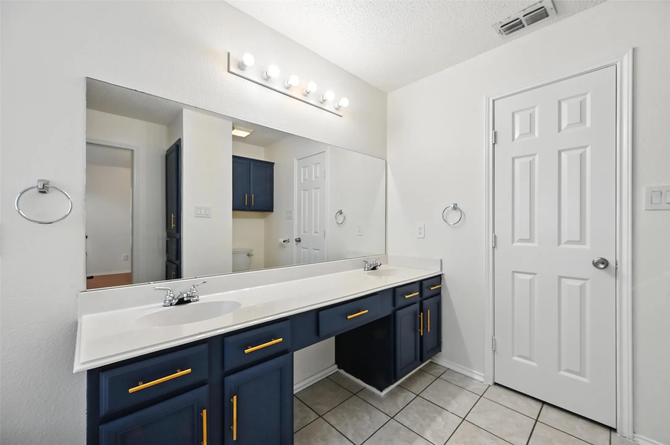Single Family Residence For Rent in Tarrant County , 1455 Morrison Drive, Fort Worth, Texas 76112, 3 Bedroom, 2 Bathroom, 2 Garage spaces, 1,510 Sqft, built in 2000, mls#21358324, Real Estate Agent in Fort Worth, Homes For Rent in Tarrant county, Homes For Rent in Fort Worth, Realtor in Fort Worth Texas, Real Estate Brokerage Independent Realty Texas, Luminita Cordes Realtor