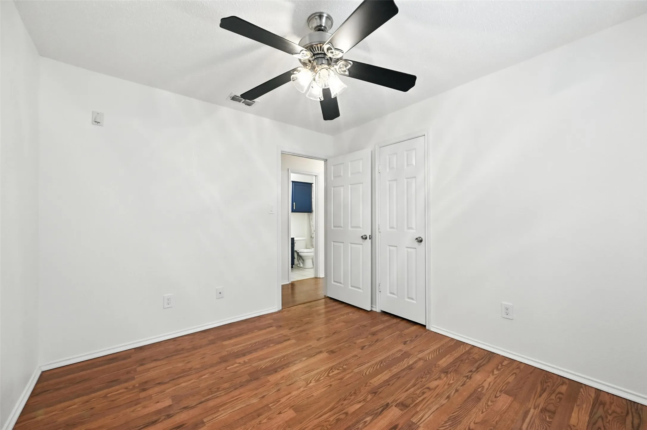 Single Family Residence For Rent in Tarrant County , 1455 Morrison Drive, Fort Worth, Texas 76112, 3 Bedroom, 2 Bathroom, 2 Garage spaces, 1,510 Sqft, built in 2000, mls#21358324, Real Estate Agent in Fort Worth, Homes For Rent in Tarrant county, Homes For Rent in Fort Worth, Realtor in Fort Worth Texas, Real Estate Brokerage Independent Realty Texas, Luminita Cordes Realtor