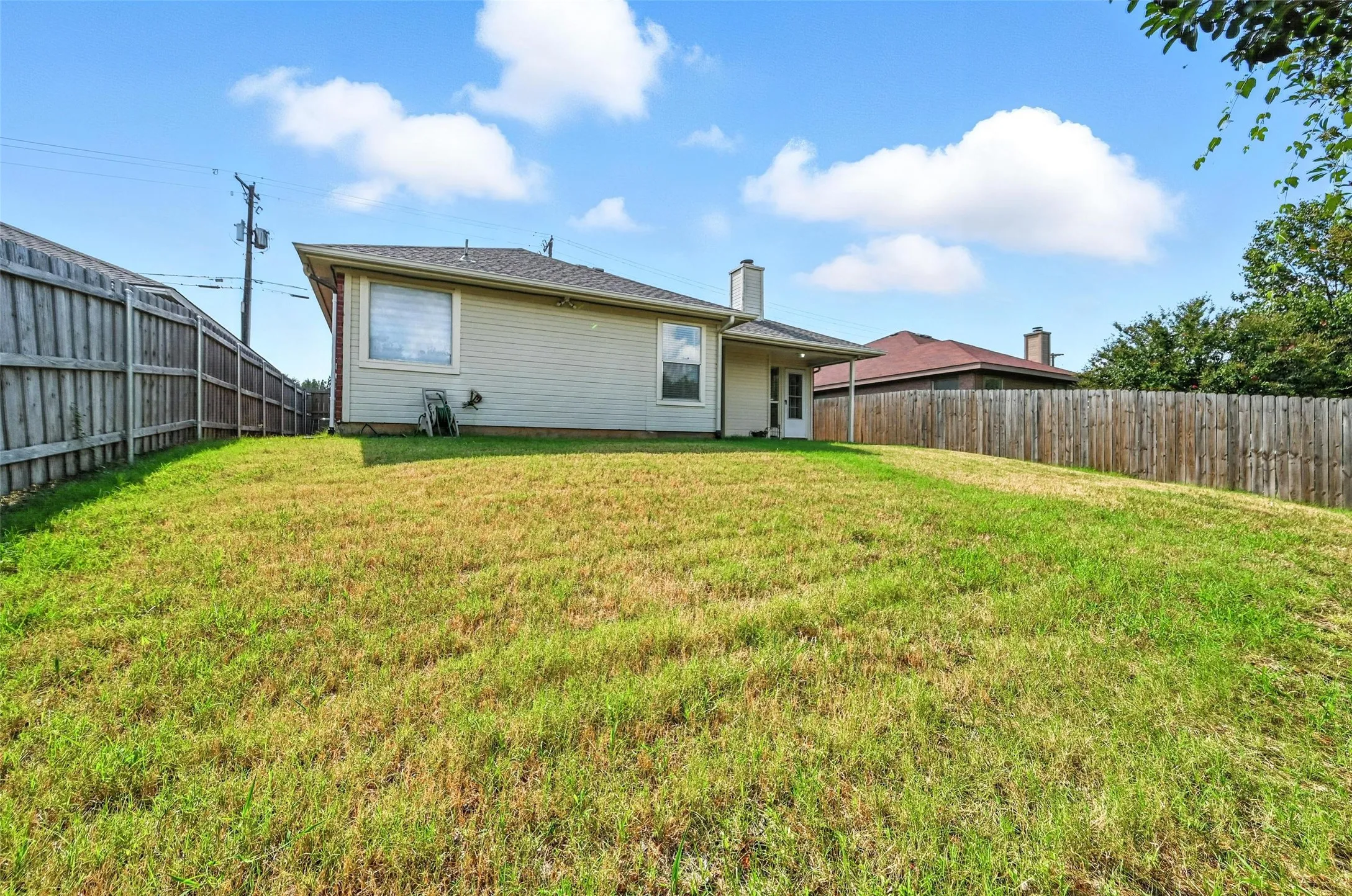 Single Family Residence For Rent in Tarrant County , 1455 Morrison Drive, Fort Worth, Texas 76112, 3 Bedroom, 2 Bathroom, 2 Garage spaces, 1,510 Sqft, built in 2000, mls#21358324, Real Estate Agent in Fort Worth, Homes For Rent in Tarrant county, Homes For Rent in Fort Worth, Realtor in Fort Worth Texas, Real Estate Brokerage Independent Realty Texas, Luminita Cordes Realtor
