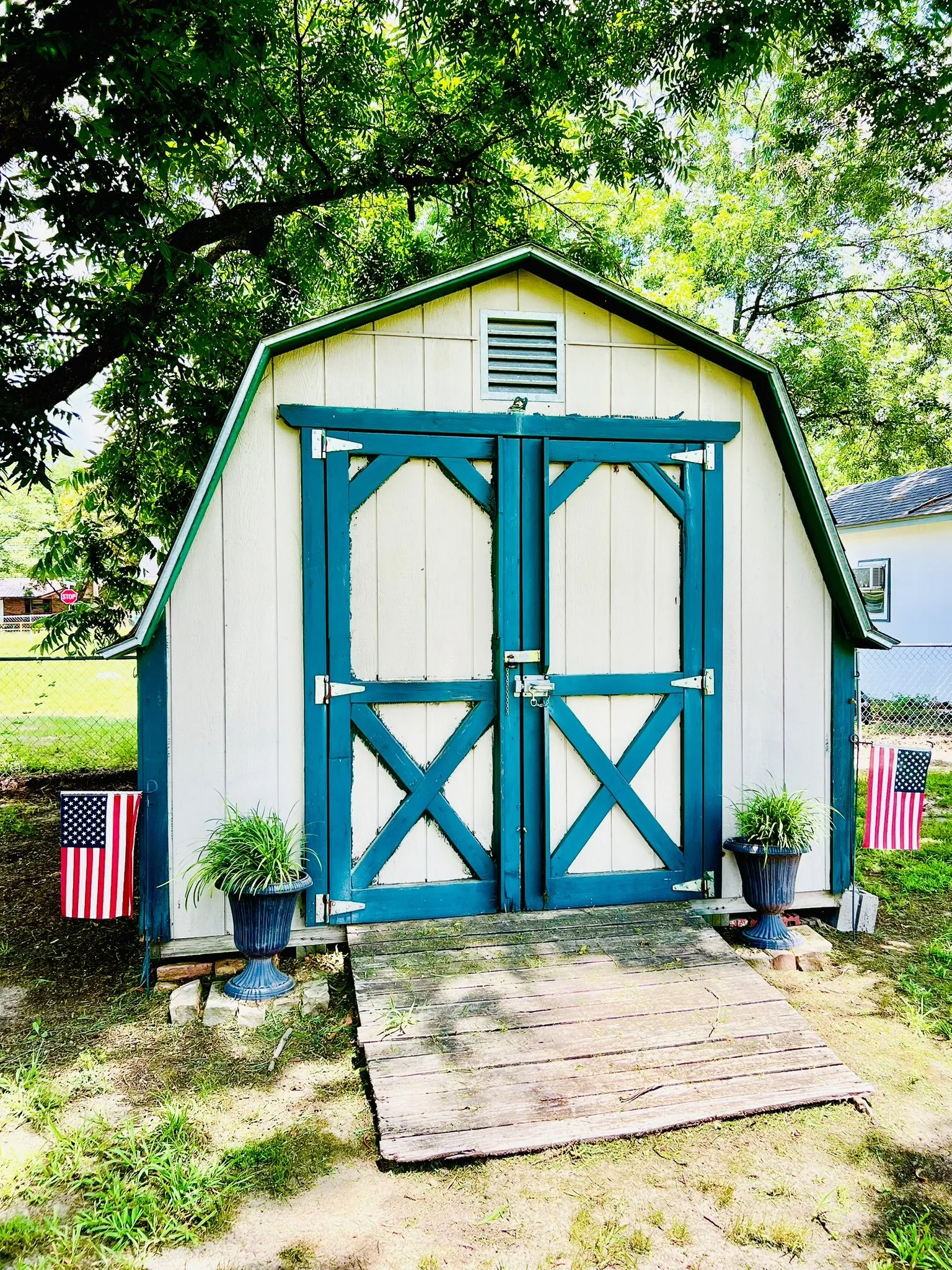Single Family Residence For Sale in Hopkins County , 114 Harred Street, Sulphur Springs, Texas 75482, 3 Bedroom, 2 Bathroom, 2 Garage spaces, 1,650 Sqft, built in 1958, mls#21349852, Real Estate Agent in Sulphur Springs, Homes For Sale in Hopkins county, Homes For Sale in Sulphur Springs, Realtor in Sulphur Springs Texas, Real Estate Brokerage Independent Realty Texas, Luminita Cordes Realtor